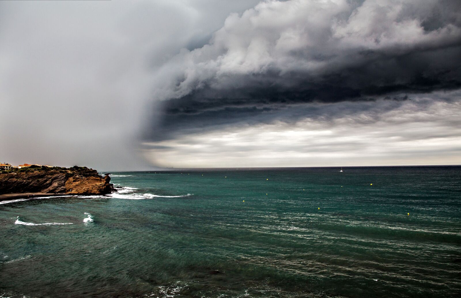 Canon EOS 5D Mark III sample photo. Cloud, sea, grey clouds photography