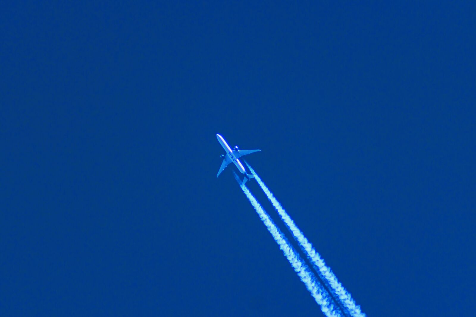 Canon EF75-300mm f/4-5.6 sample photo. Flying, aircraft, flight photography