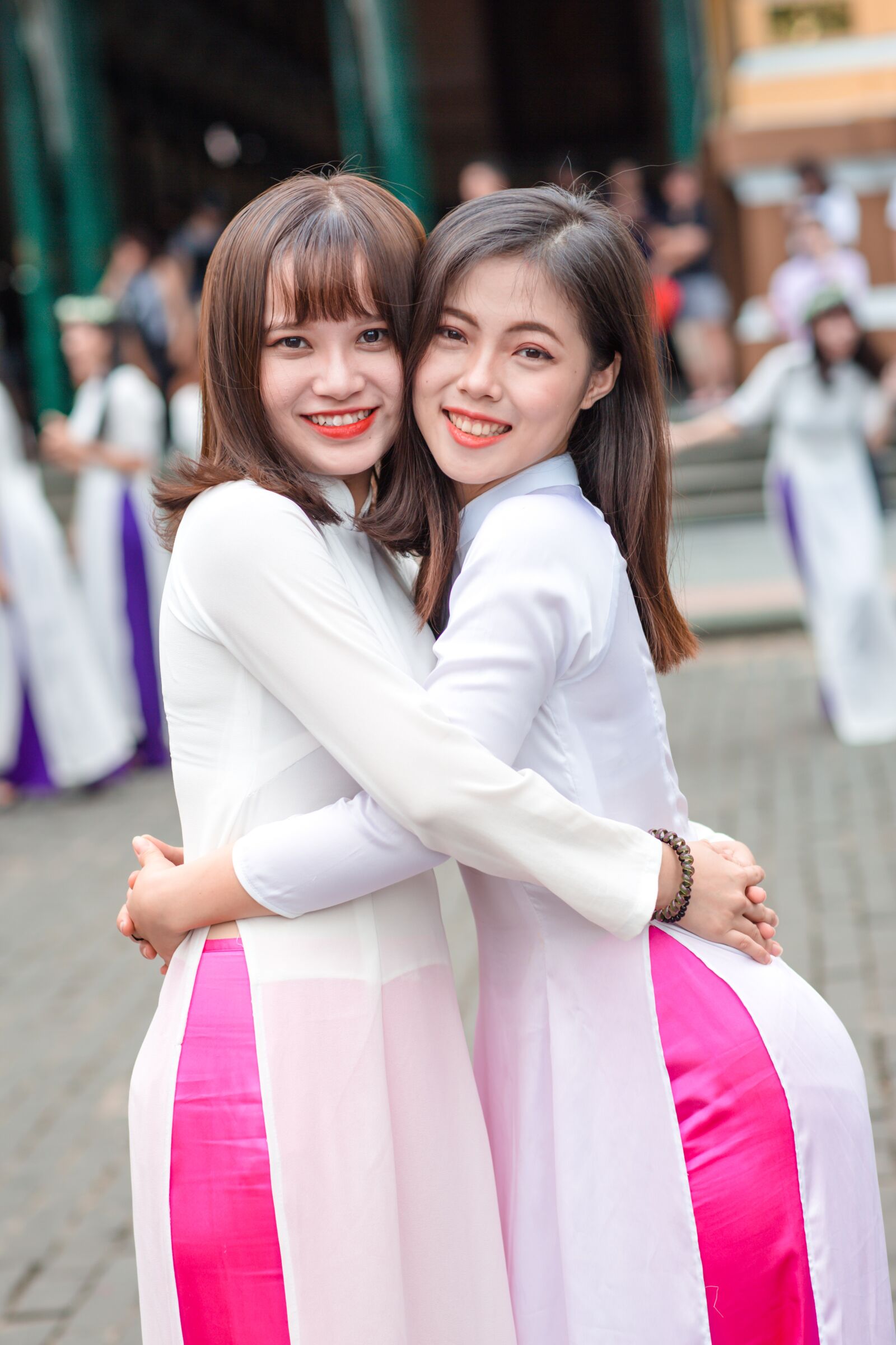 Canon EF 85mm F1.2L II USM sample photo. Women, friends, young photography