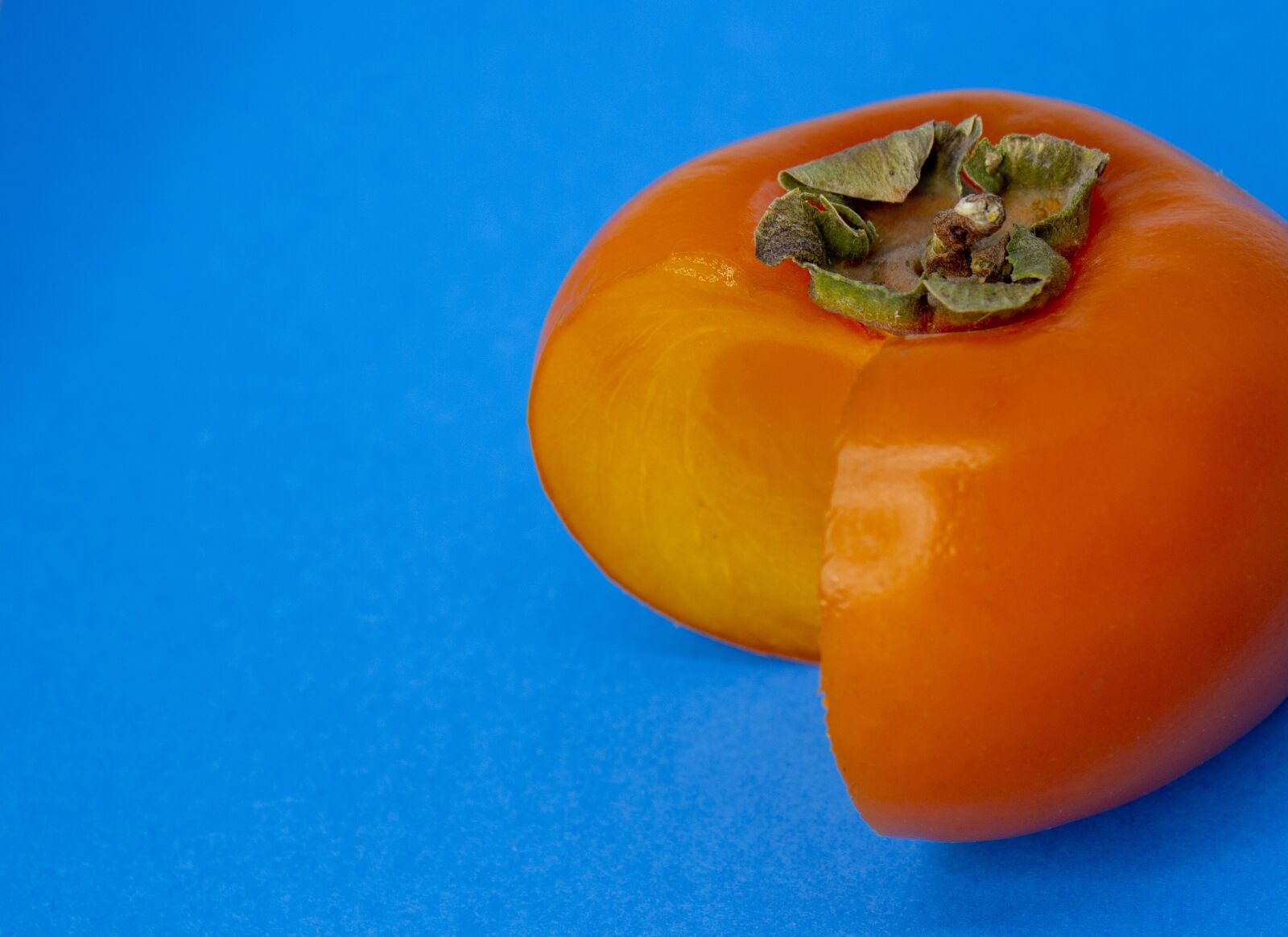 Canon EOS 60D sample photo. Persimmon, orange, blue photography