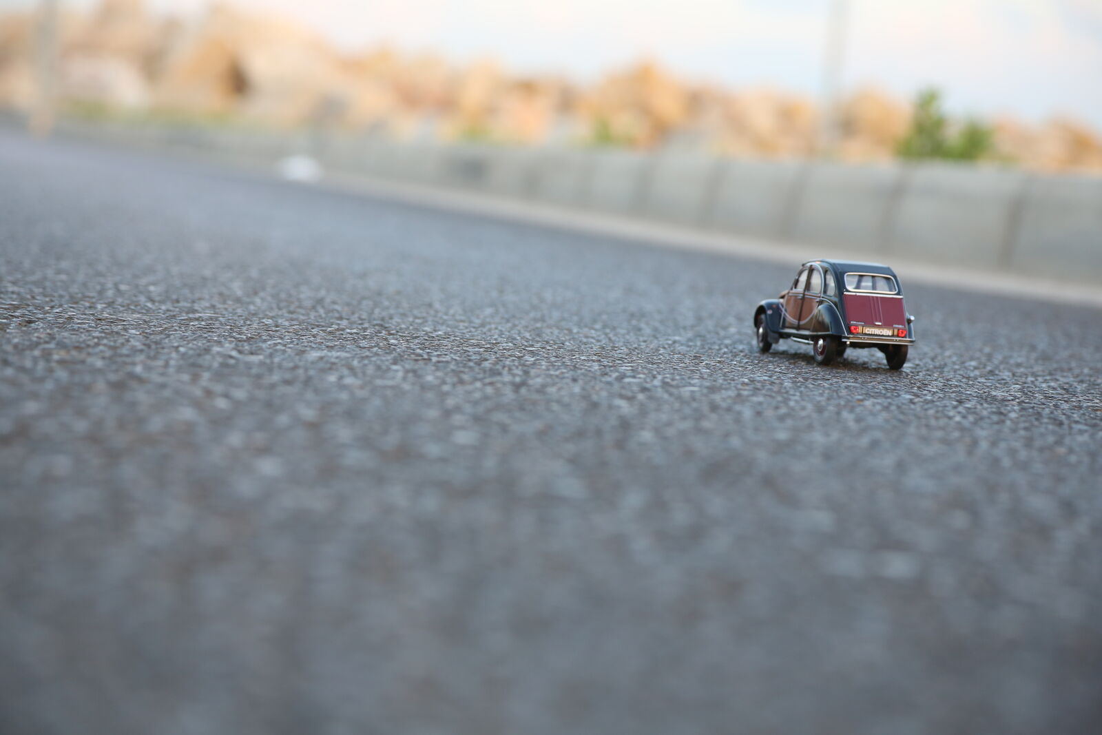 Canon EF 24-105mm F4L IS USM sample photo. Car, miniature, asphalt, citroen photography