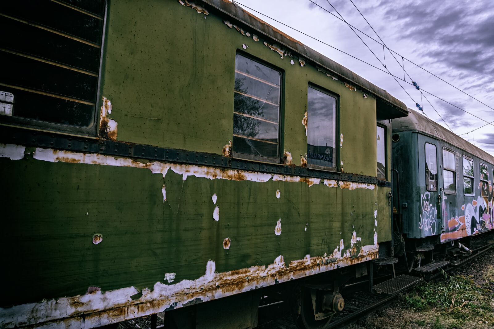 Sony E 16-50mm F3.5-5.6 PZ OSS sample photo. Wagons, train, window photography