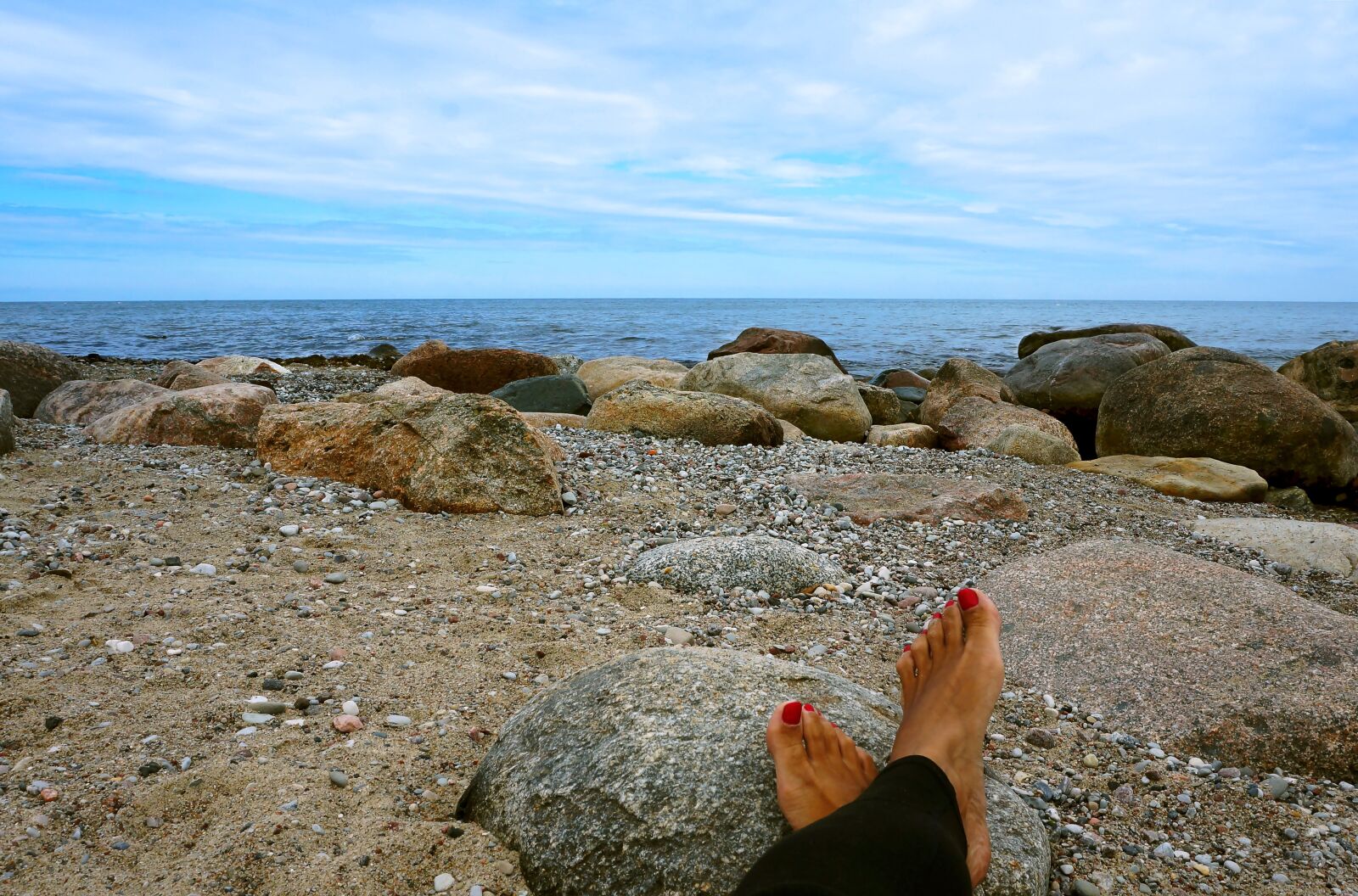 Sony Alpha NEX-3N sample photo. Boulders, object, leg photography