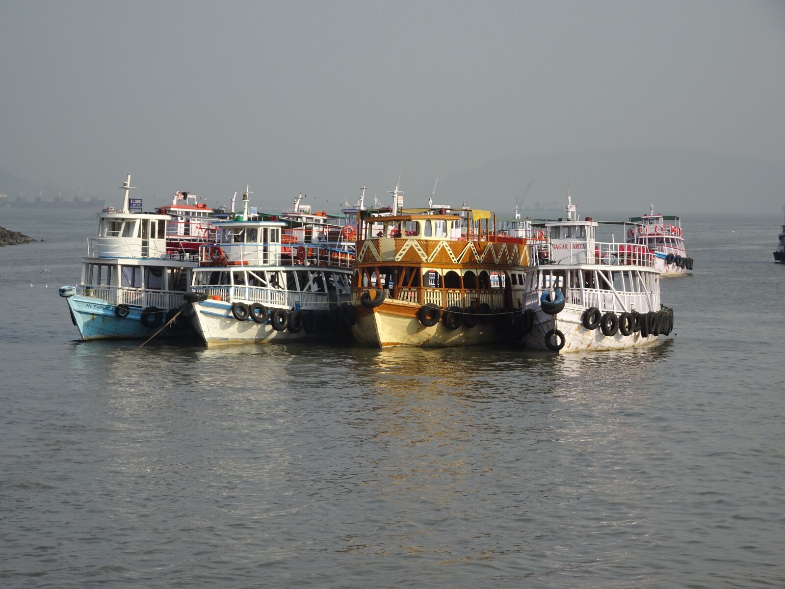 Sony Cyber-shot DSC-HX90V sample photo. India, mumbai, boats photography
