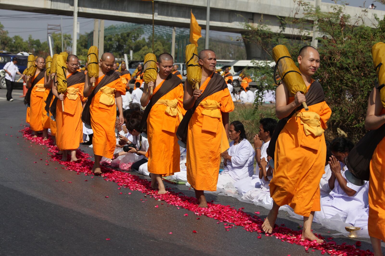 Canon EOS 5D Mark II sample photo. Buddhists, monks, buddhism photography