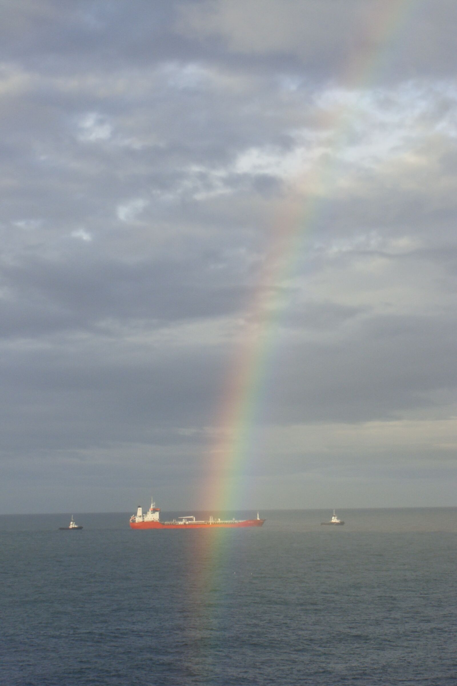 Sony DSC-H3 sample photo. Rainbow, ship, sea photography