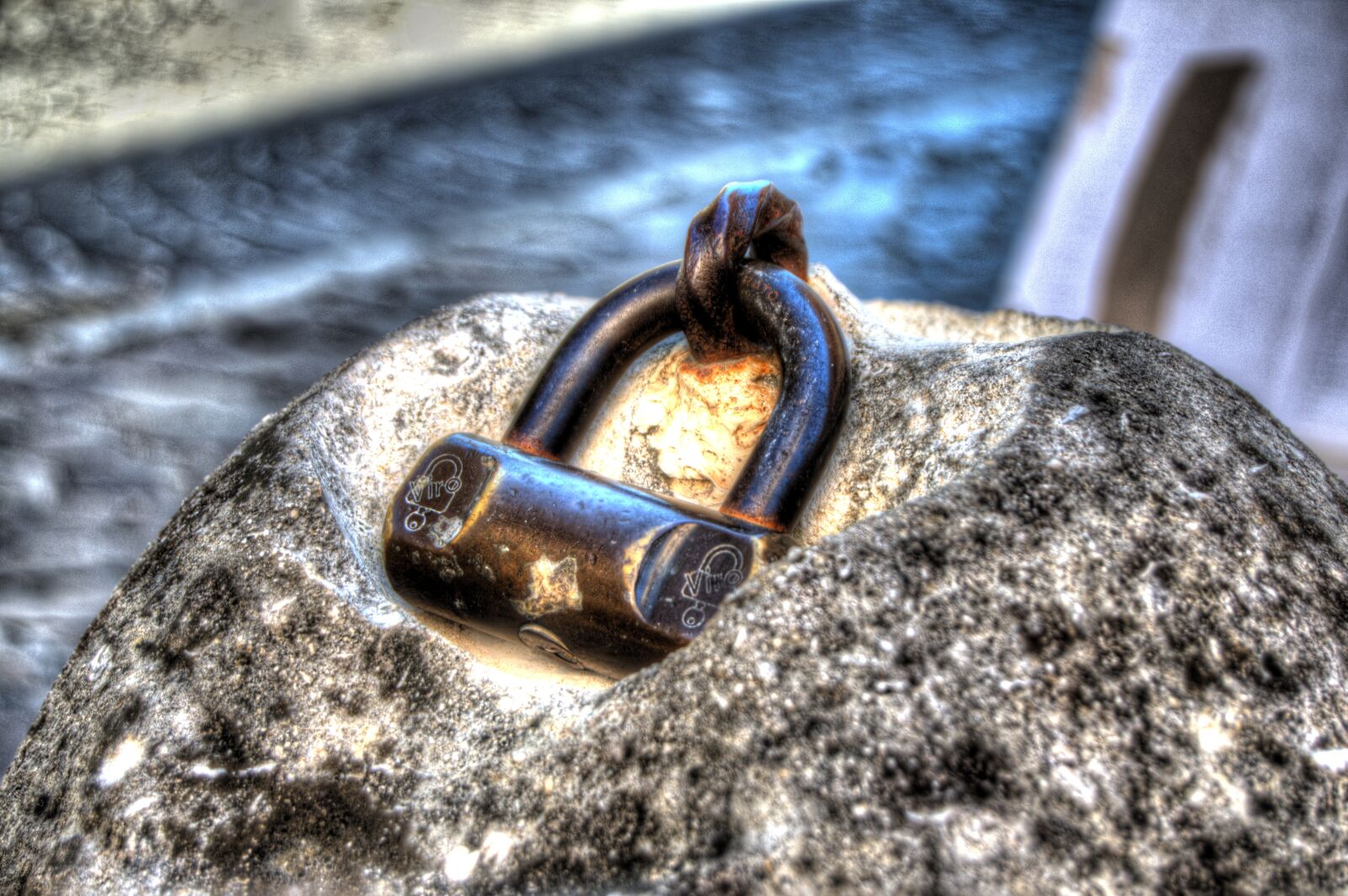 Nikon D5100 sample photo. Padlock, stone, metal photography