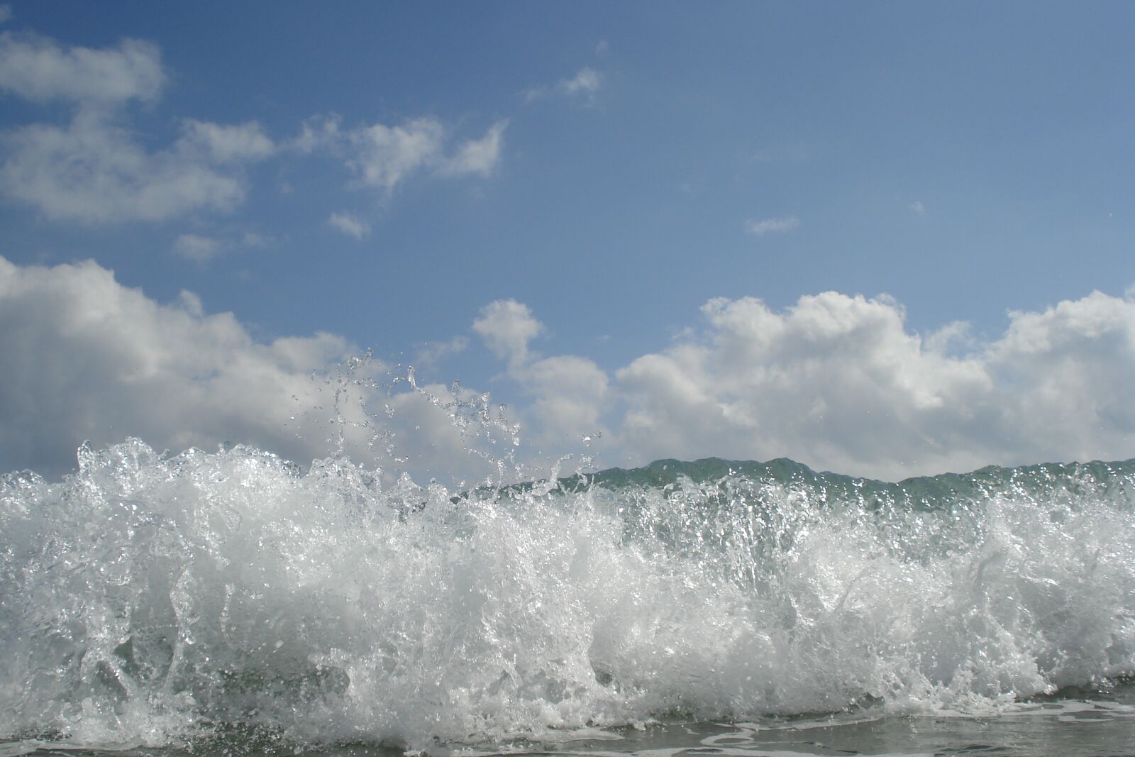 Sony DSC-W55 sample photo. Summer, wave, sea photography