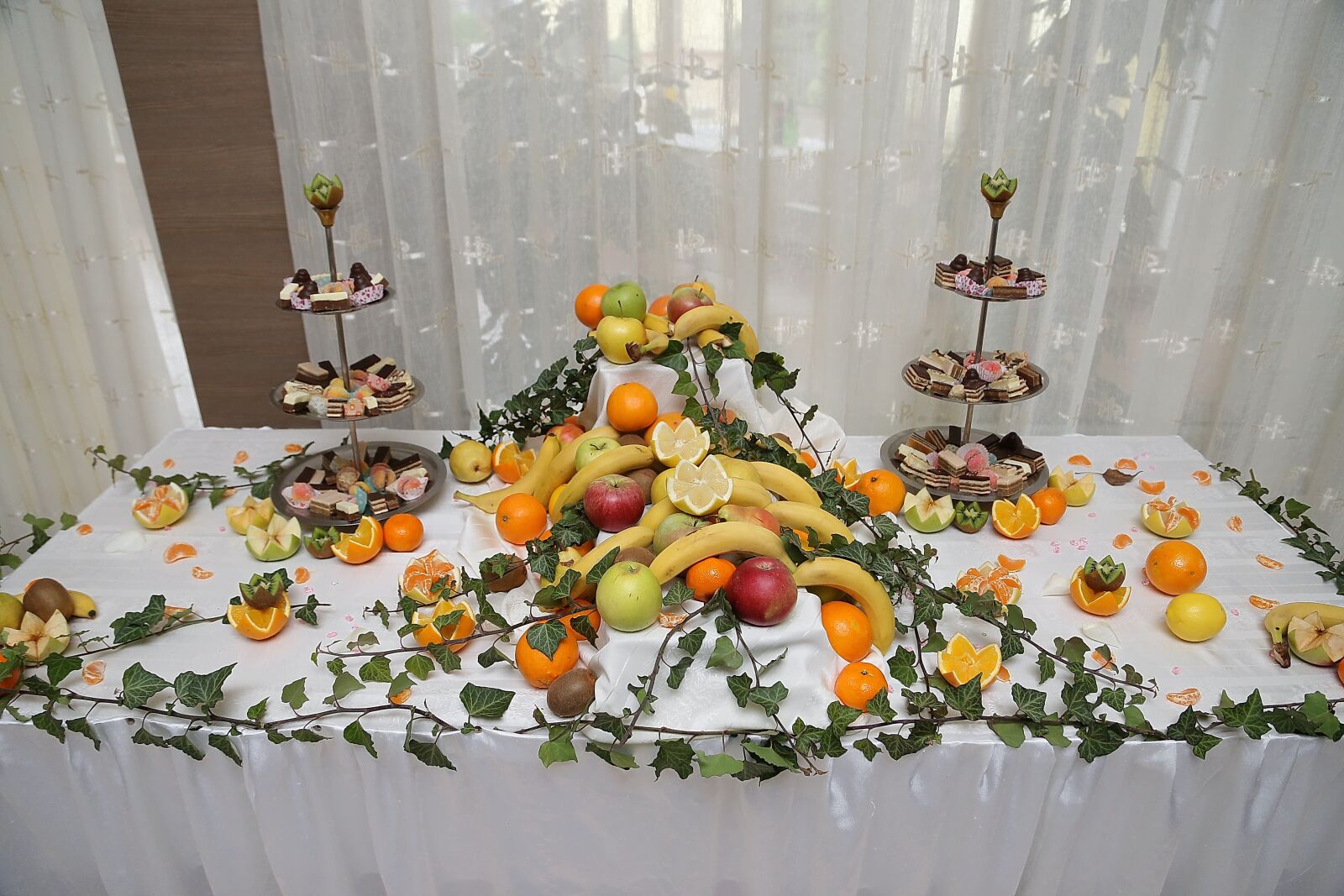 Canon EF 24-105mm F4L IS USM sample photo. Buffet, cookies, banquet, fruit photography