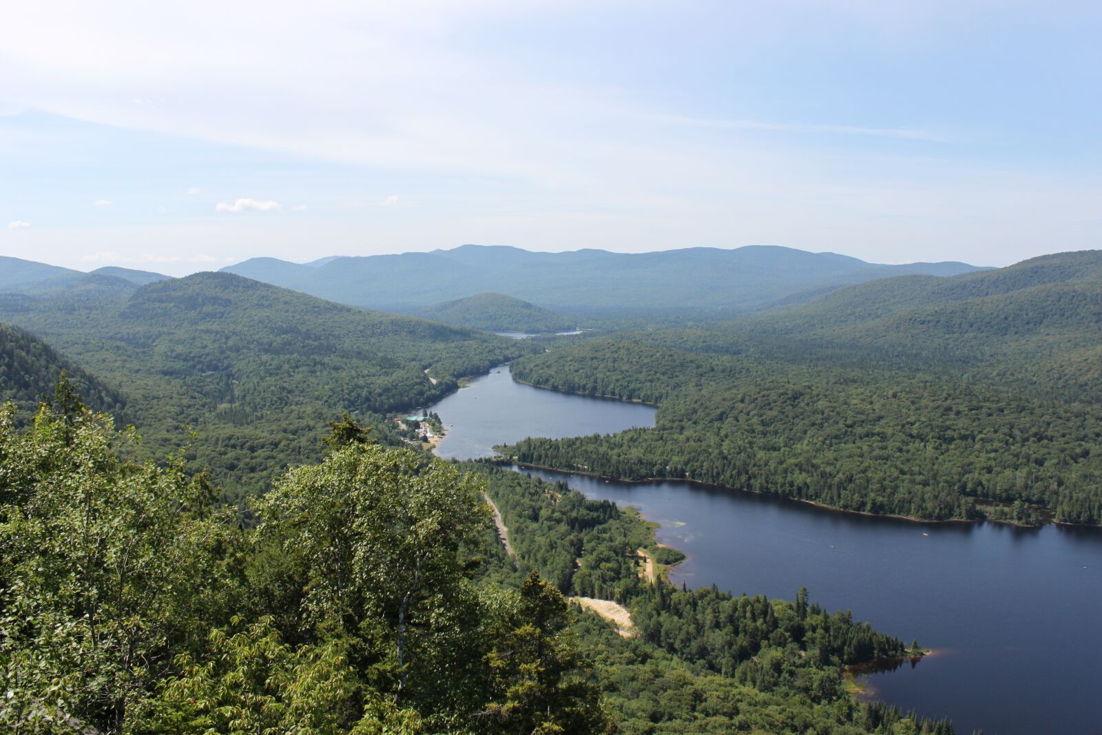Canon EOS 500D (EOS Rebel T1i / EOS Kiss X3) sample photo. Mont-tremblant, lakes, landscape photography