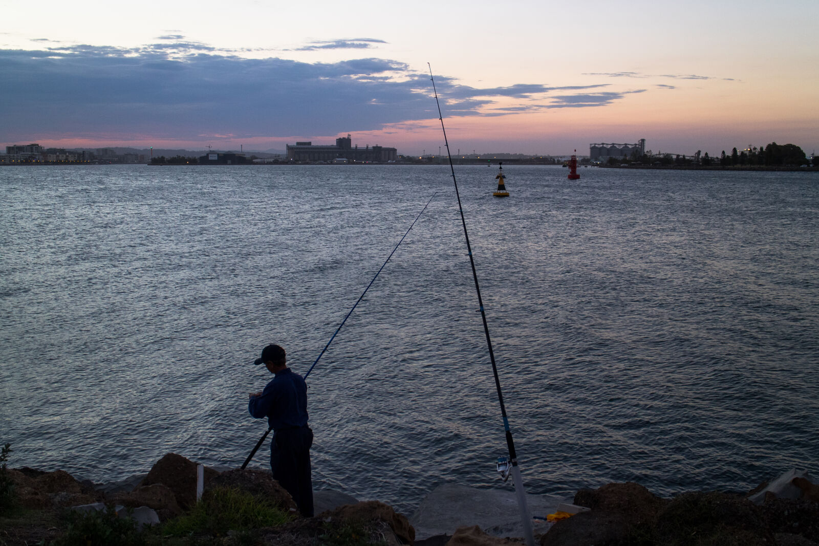 Canon EOS M2 sample photo. Fishing, harbour, man, man photography