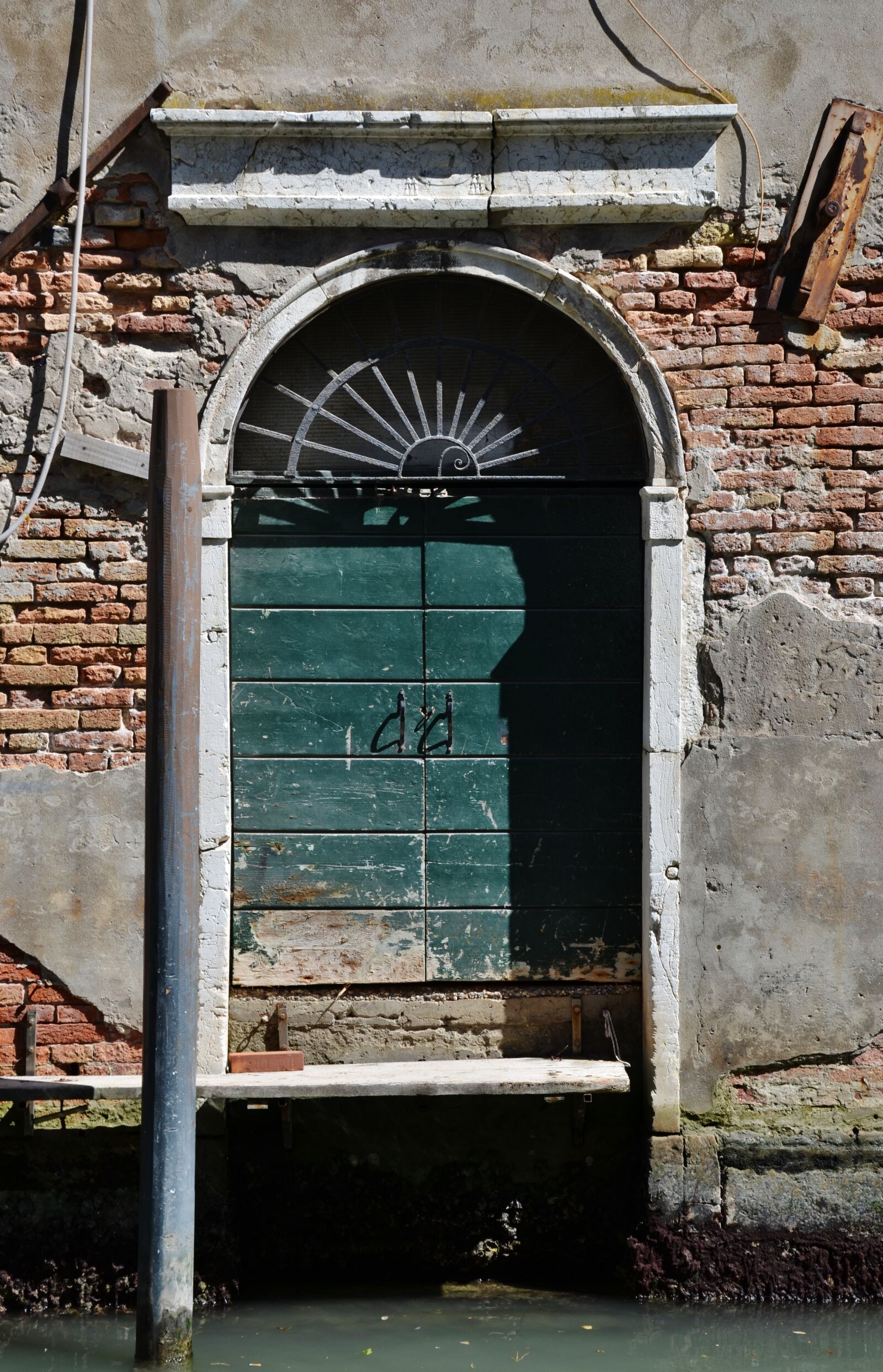 Nikon D7000 sample photo. Old door, venice, canal photography