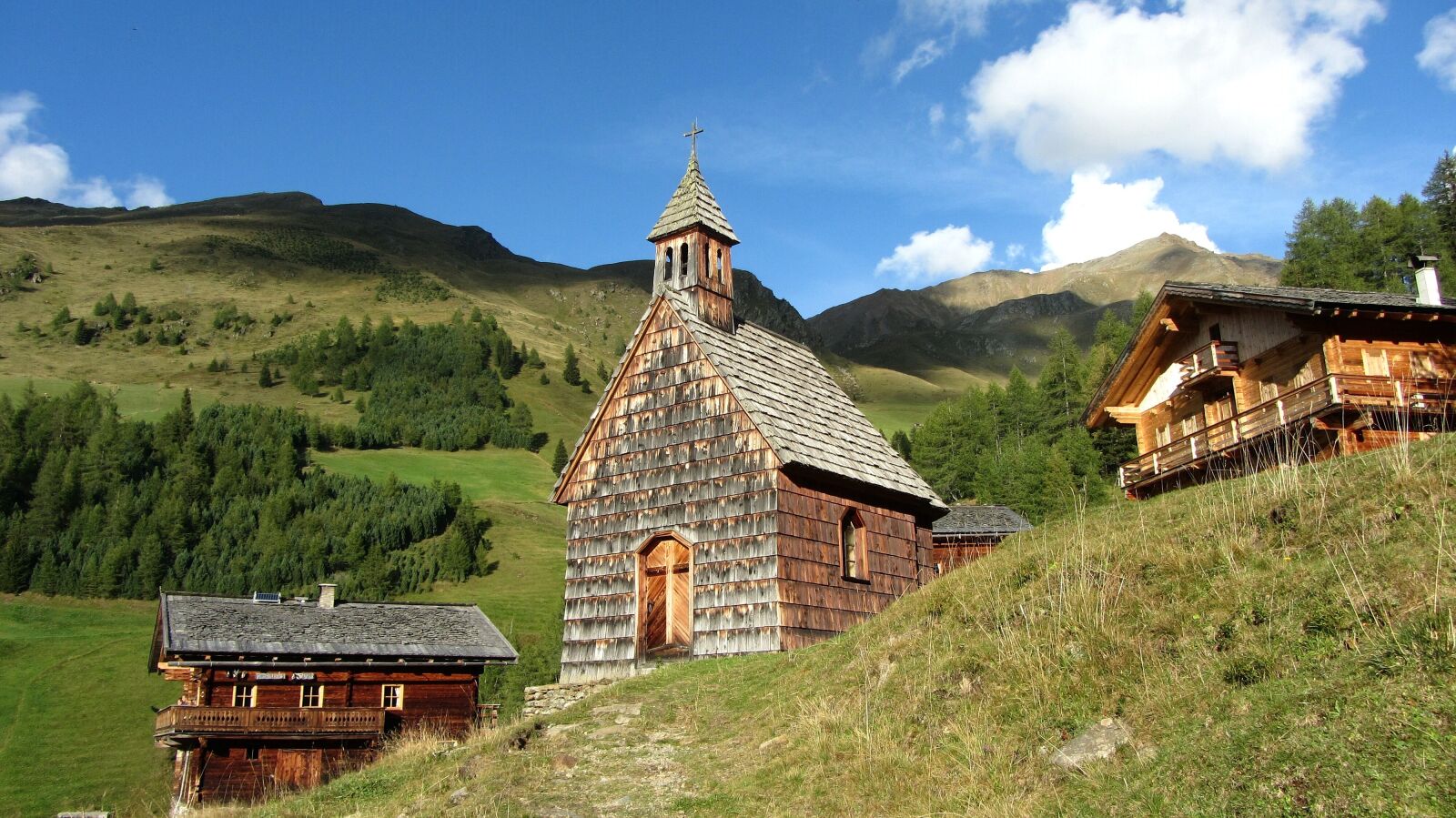 Canon PowerShot SX220 HS sample photo. Alm, wooden houses, alpine photography