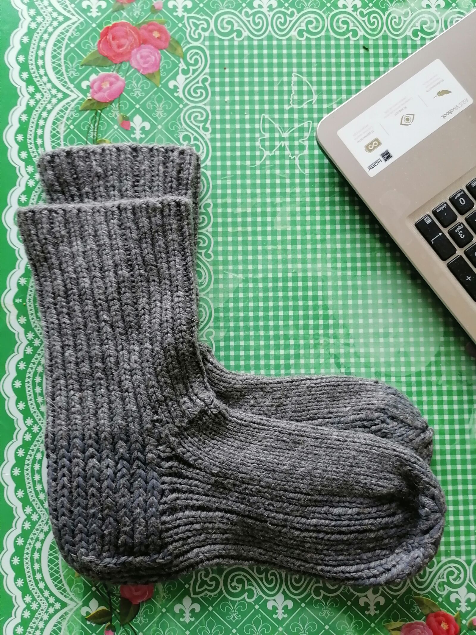 HUAWEI STK-LX1 sample photo. Knitting, socks, needles photography