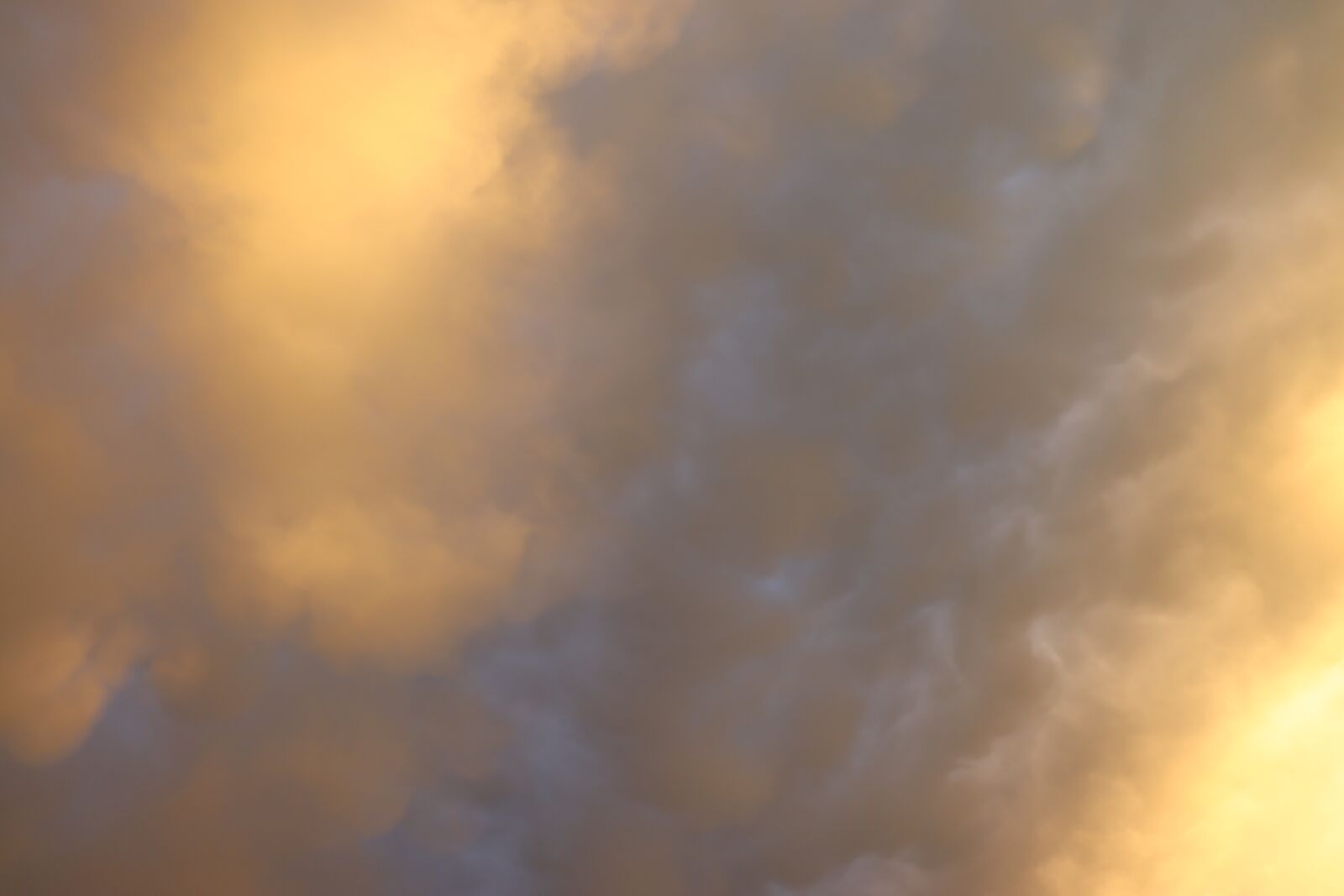 Canon EOS 250D (EOS Rebel SL3 / EOS Kiss X10 / EOS 200D II) sample photo. Sky, hailstorm, clouds photography
