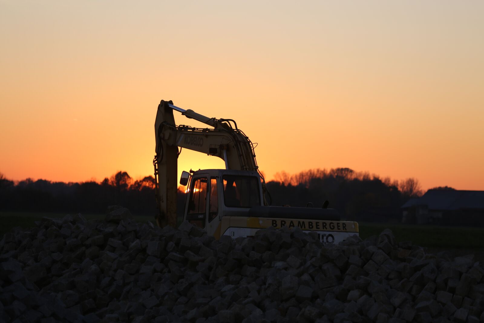 Canon EF 100-400mm F4.5-5.6L IS USM sample photo. Sunset, night crane, sky photography