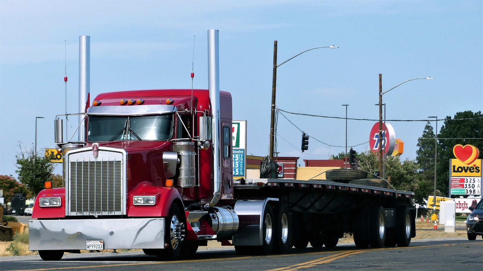 Panasonic Lumix DMC-FZ200 sample photo. Truck, american, trailer photography