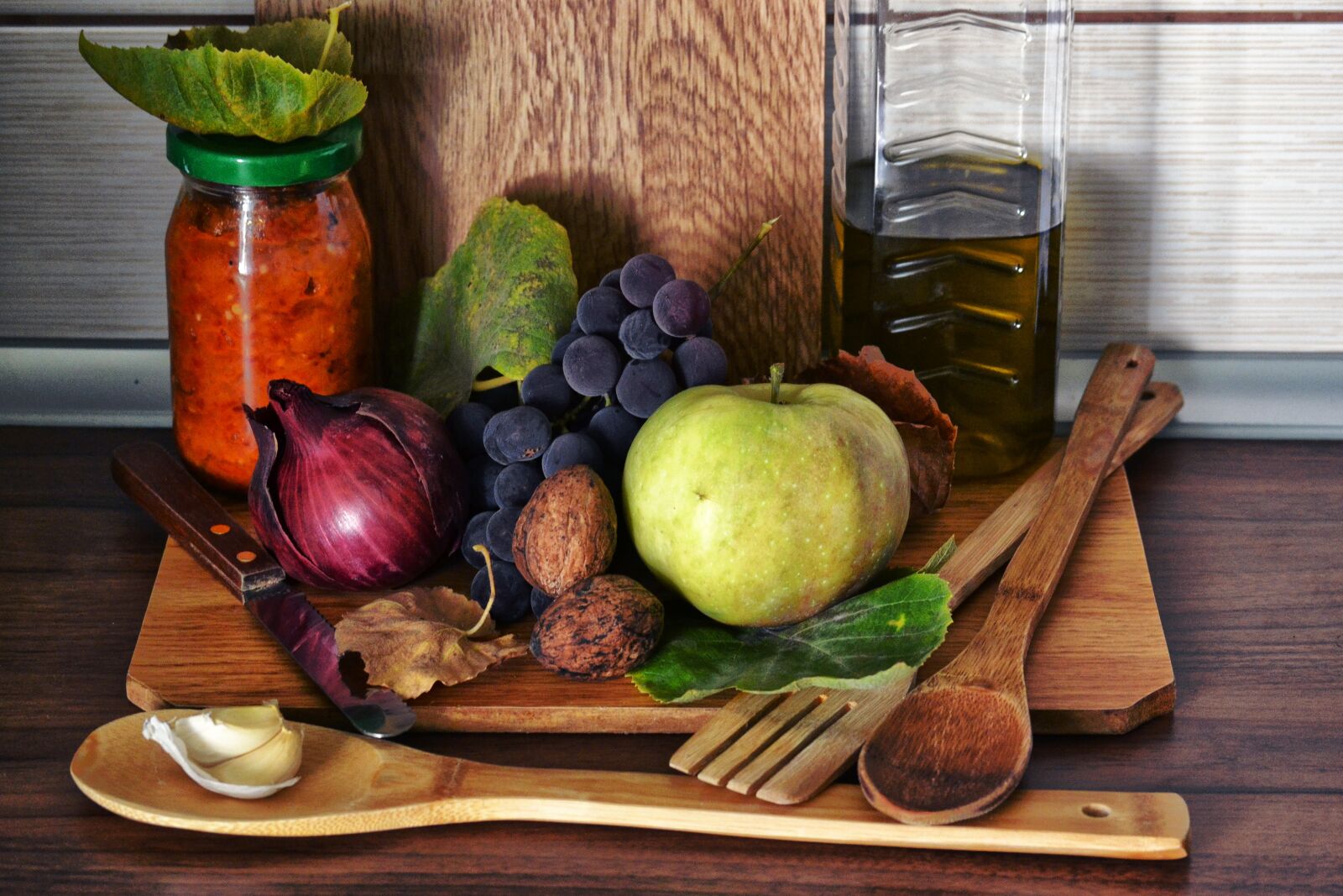 Nikon D3100 sample photo. Food, grapes, onion photography