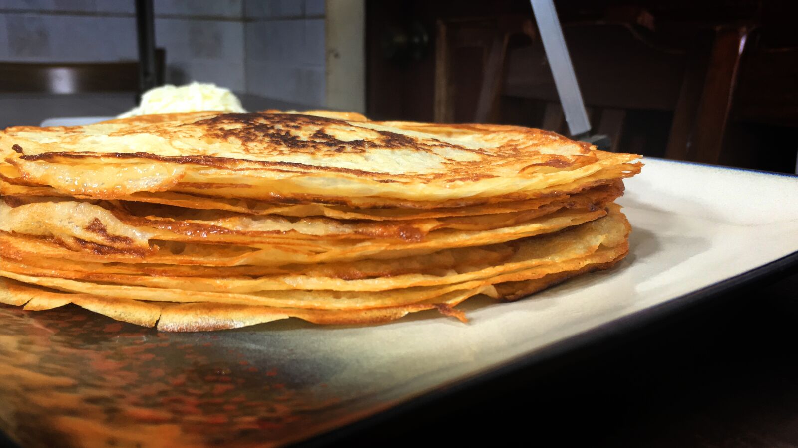 iPhone SE back camera 4.15mm f/2.2 sample photo. Comida, crepes, panqueques photography