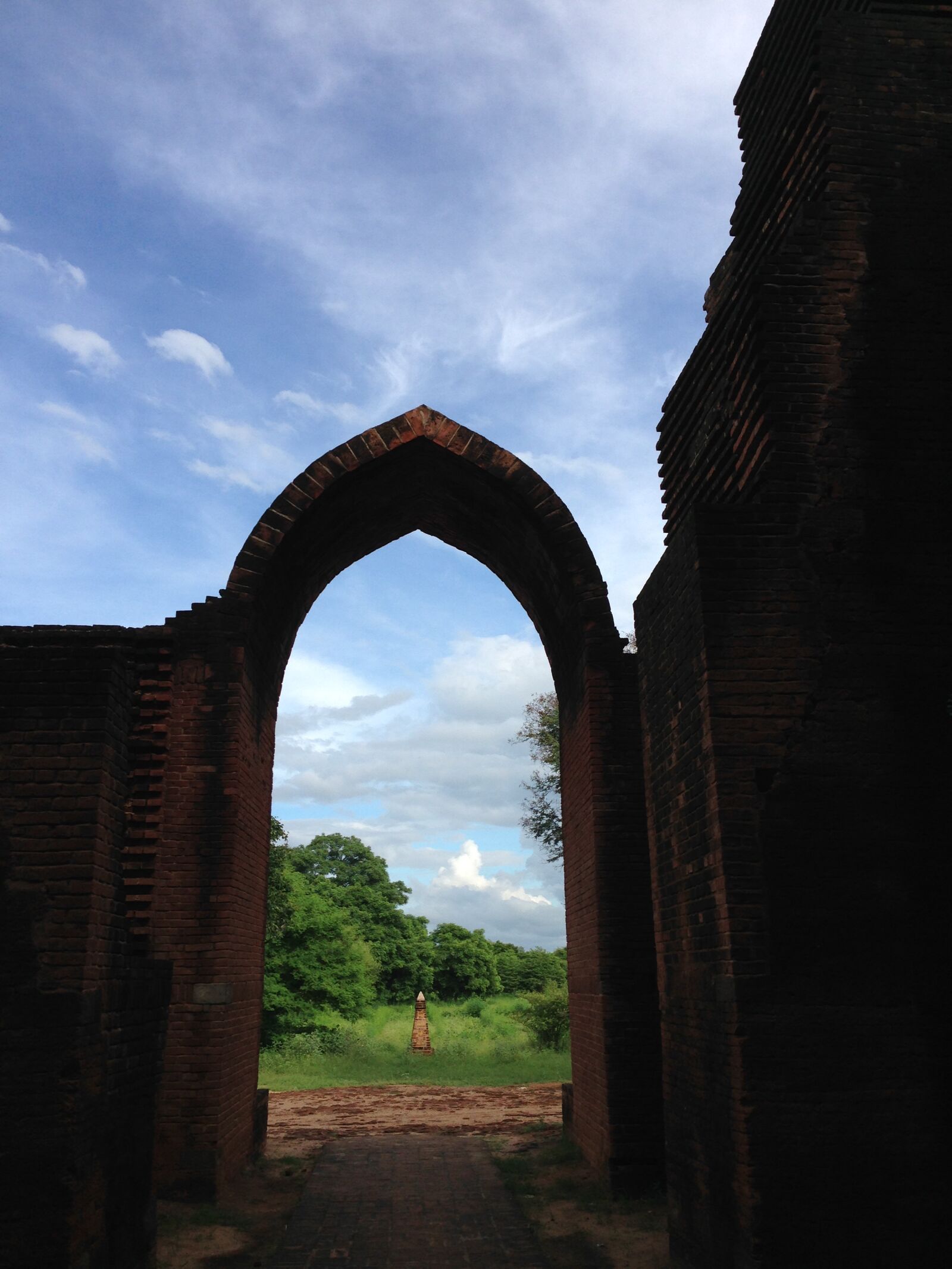 iPhone 5 back camera 4.12mm f/2.4 sample photo. Temple, architecture, arch photography