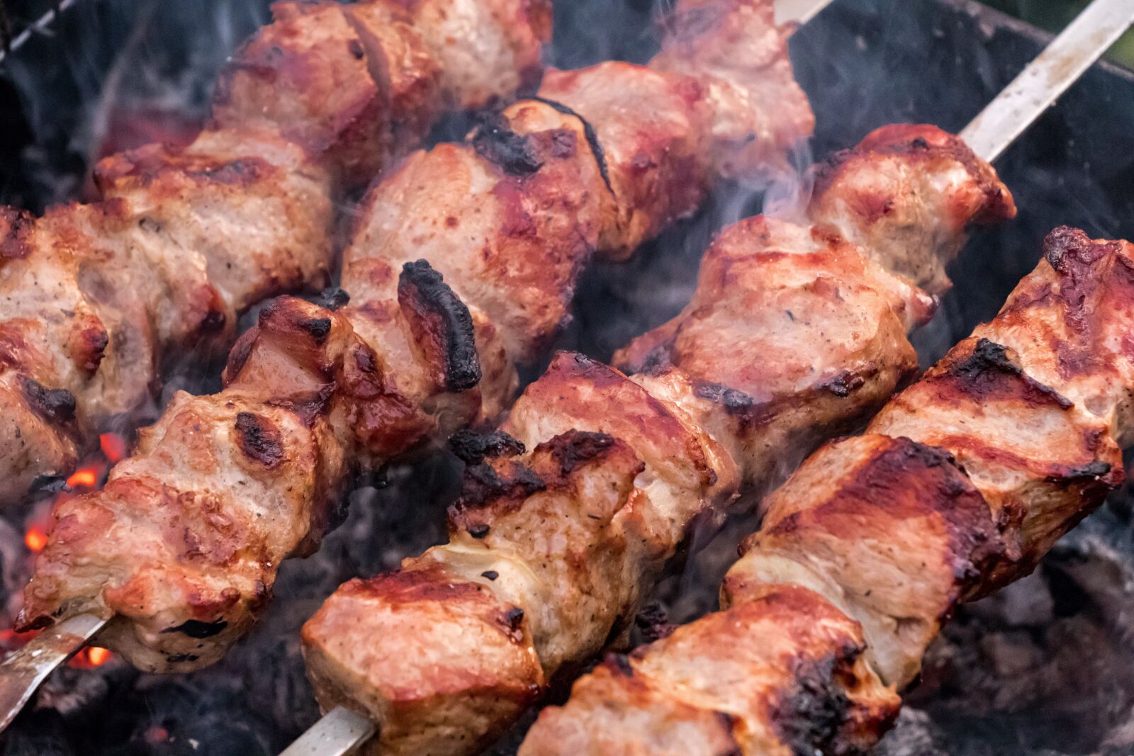 Canon EF-S 18-135mm F3.5-5.6 IS USM sample photo. Shish kebab, meat, mangal photography