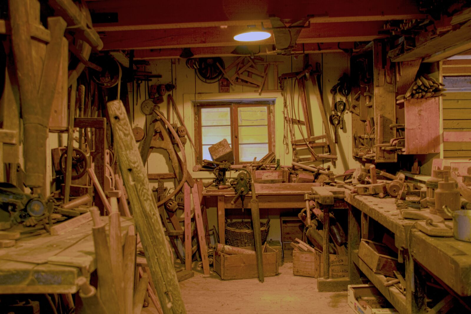 Canon EOS 1000D (EOS Digital Rebel XS / EOS Kiss F) sample photo. Craft, wood, workshop photography