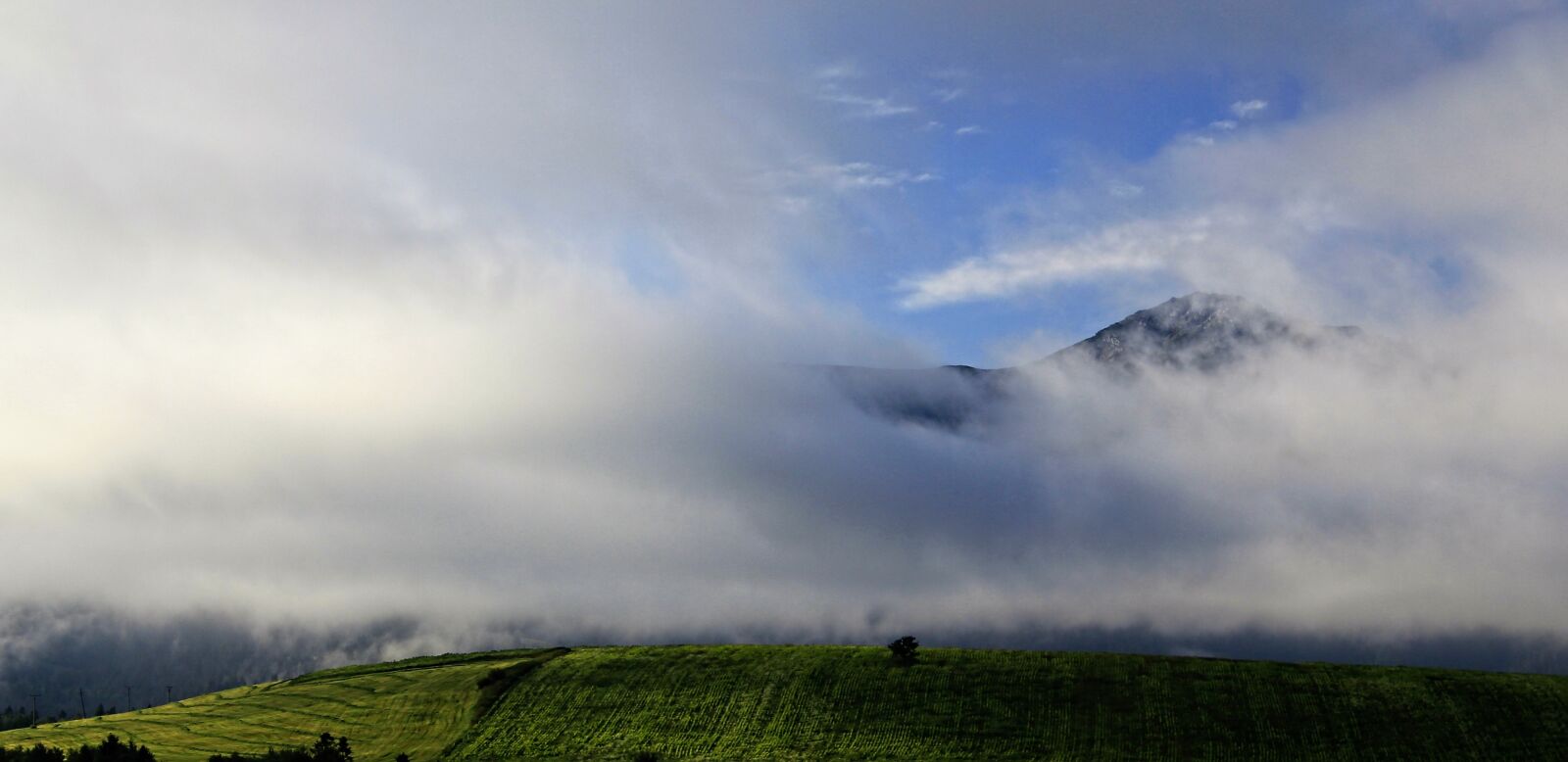 Canon EOS 550D (EOS Rebel T2i / EOS Kiss X4) sample photo. The slovak tatras, clouds photography