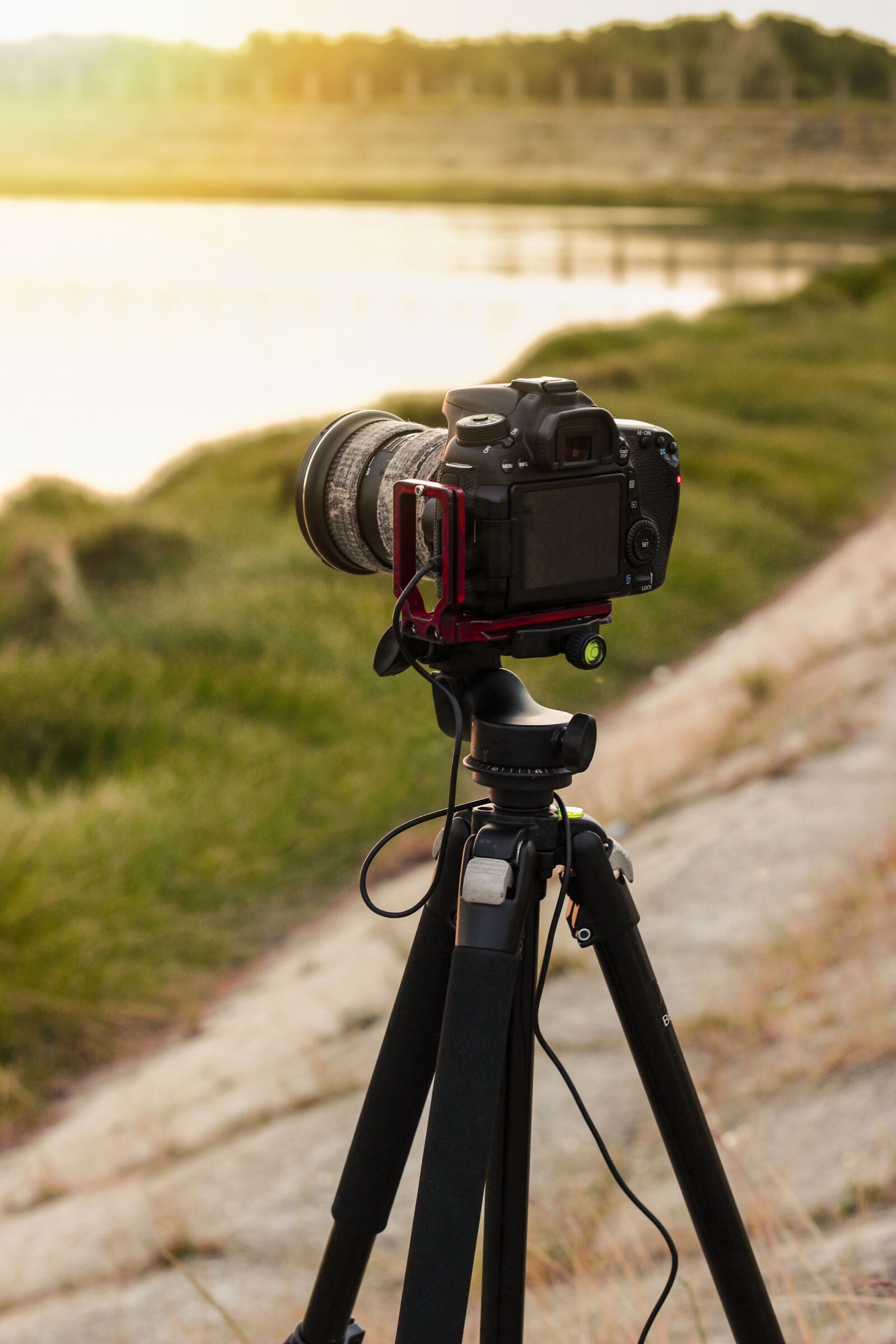 Canon EOS 600D (Rebel EOS T3i / EOS Kiss X5) + Canon EF 50mm F1.8 STM sample photo. Sunset, landscape, nature photography
