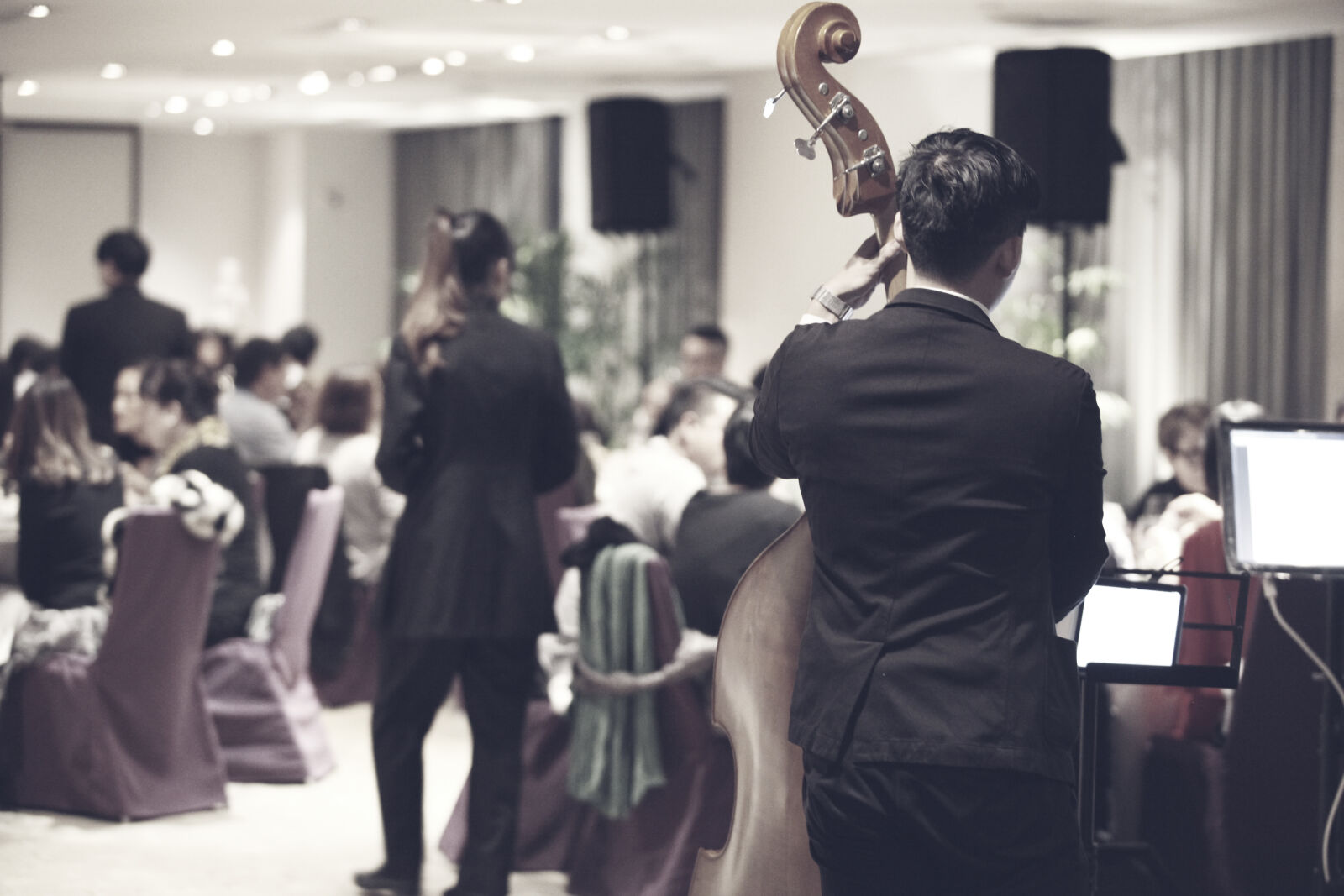 Canon EF 70-200mm F2.8L USM sample photo. Adult, band, dining, employee photography