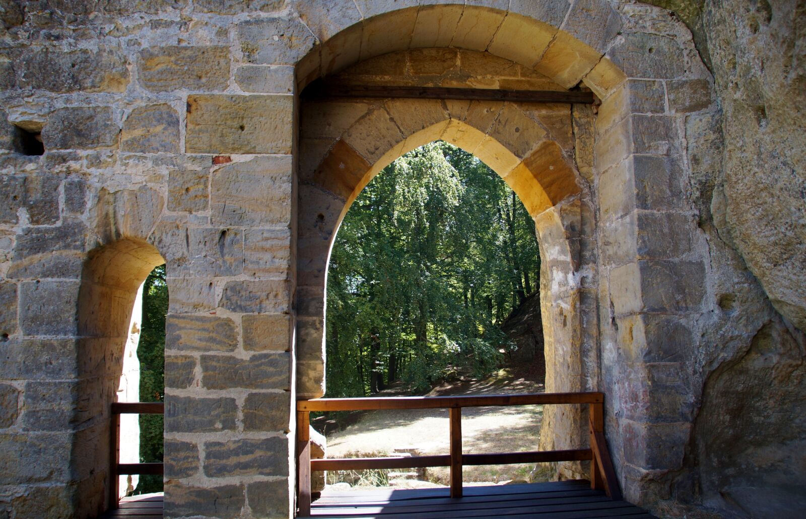 Sony SLT-A58 sample photo. Portal, window, vista photography