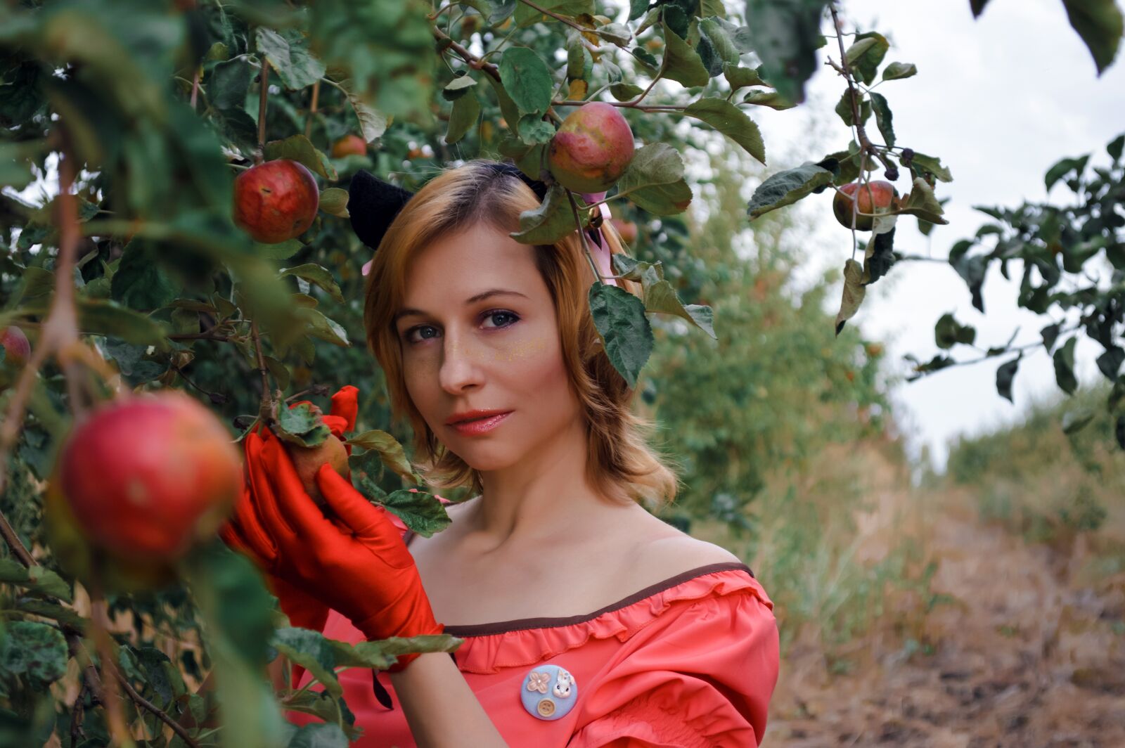Nikon D3200 sample photo. Woman, cosplay, apple orchard photography