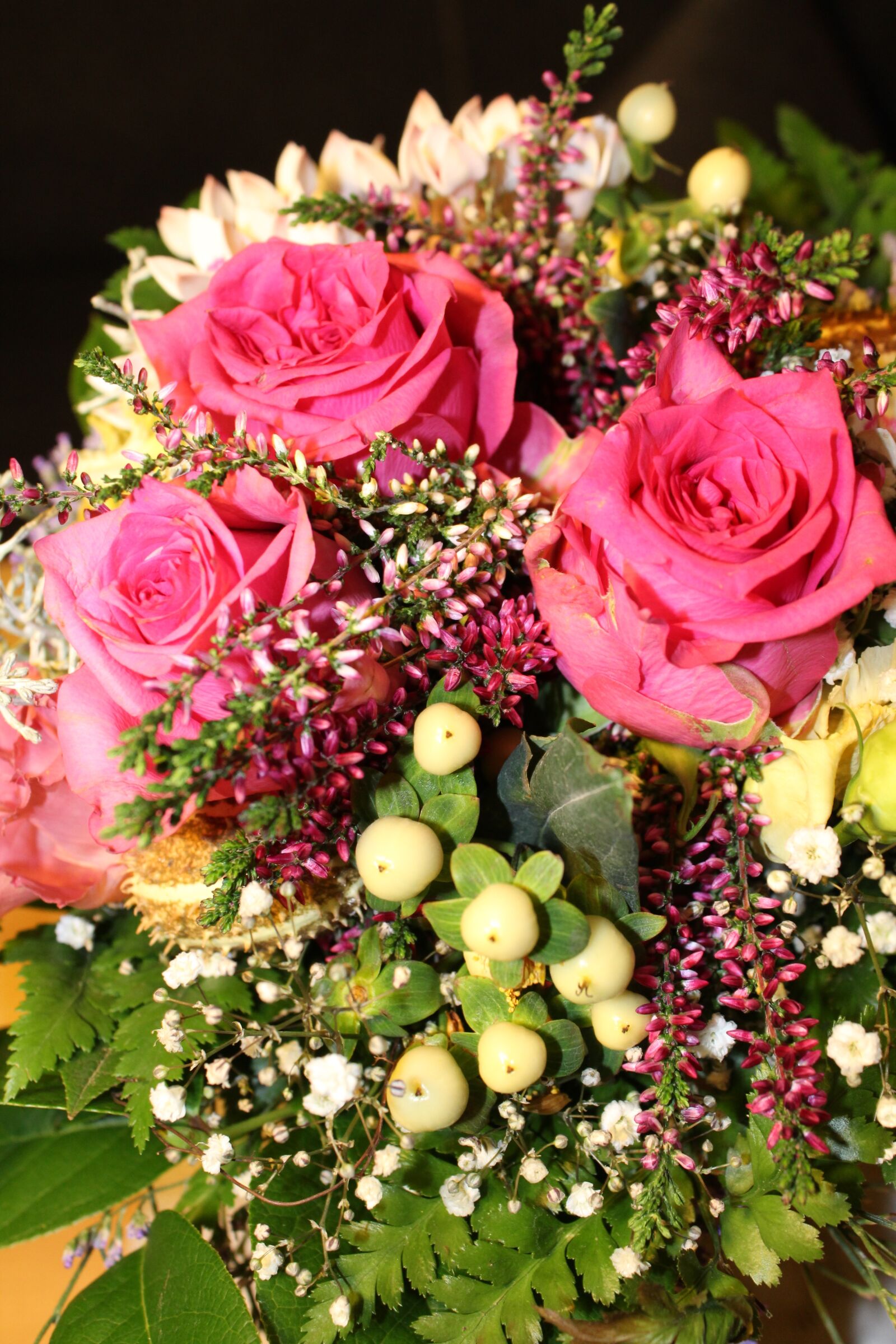 Canon EOS 1200D (EOS Rebel T5 / EOS Kiss X70 / EOS Hi) sample photo. Bouquet, flowers, roses photography