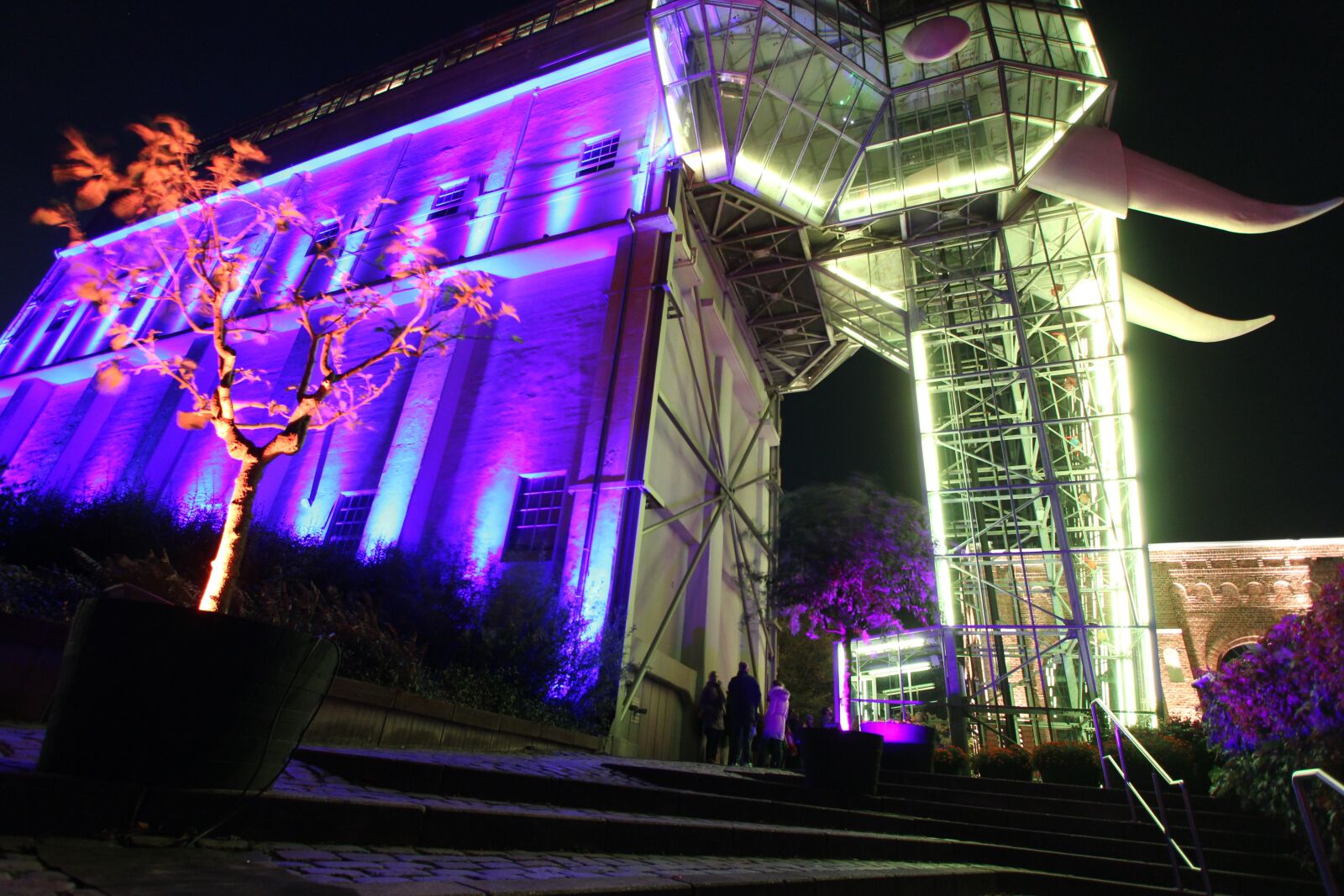 Canon EF-S 10-22mm F3.5-4.5 USM sample photo. Light art, architecture, illuminated photography