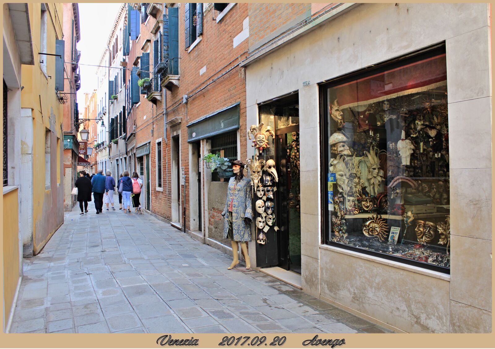 Canon EOS 600D (Rebel EOS T3i / EOS Kiss X5) sample photo. Italy, venice, people photography