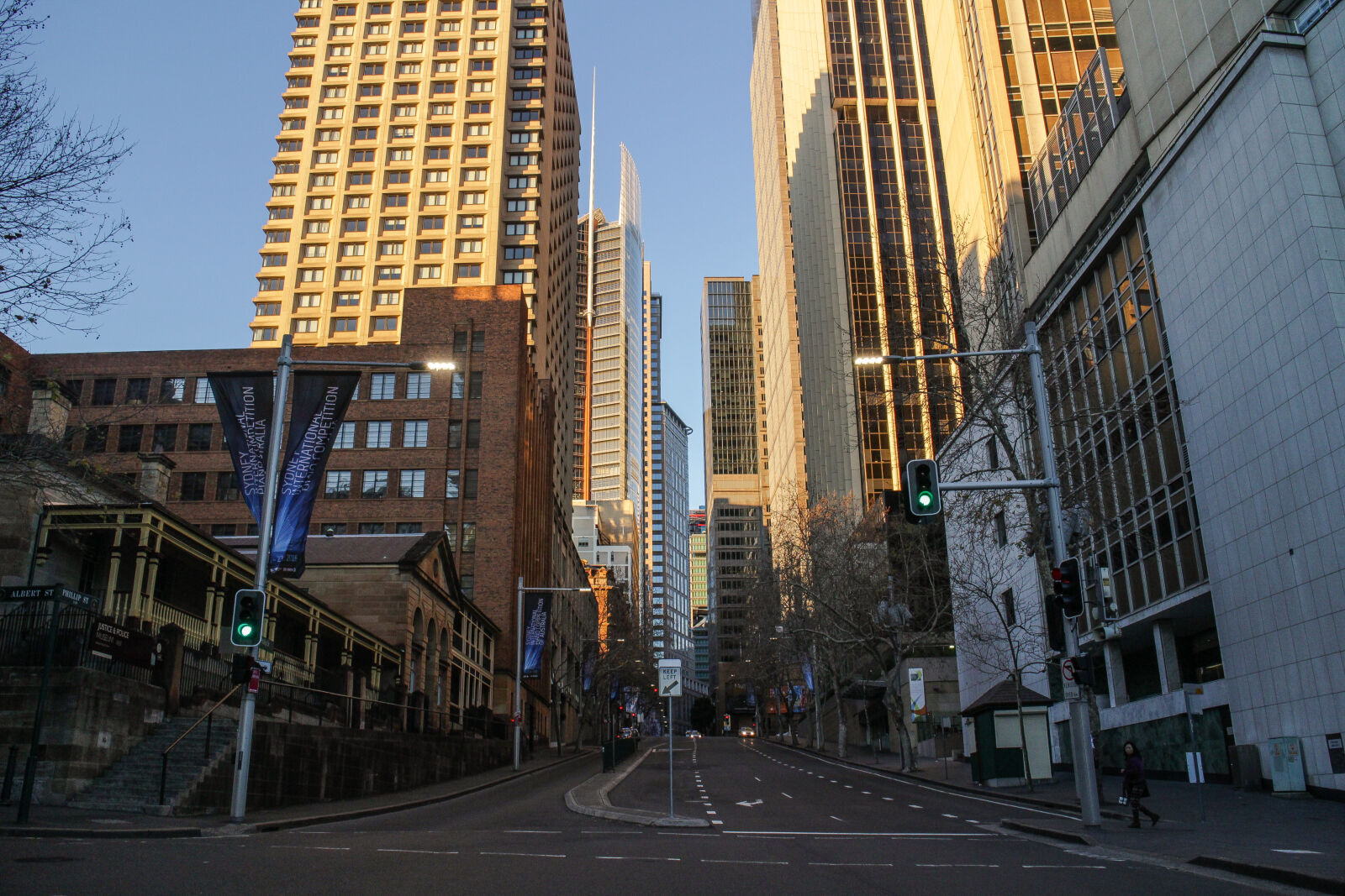 Canon EOS M2 sample photo. View, of, city, street photography
