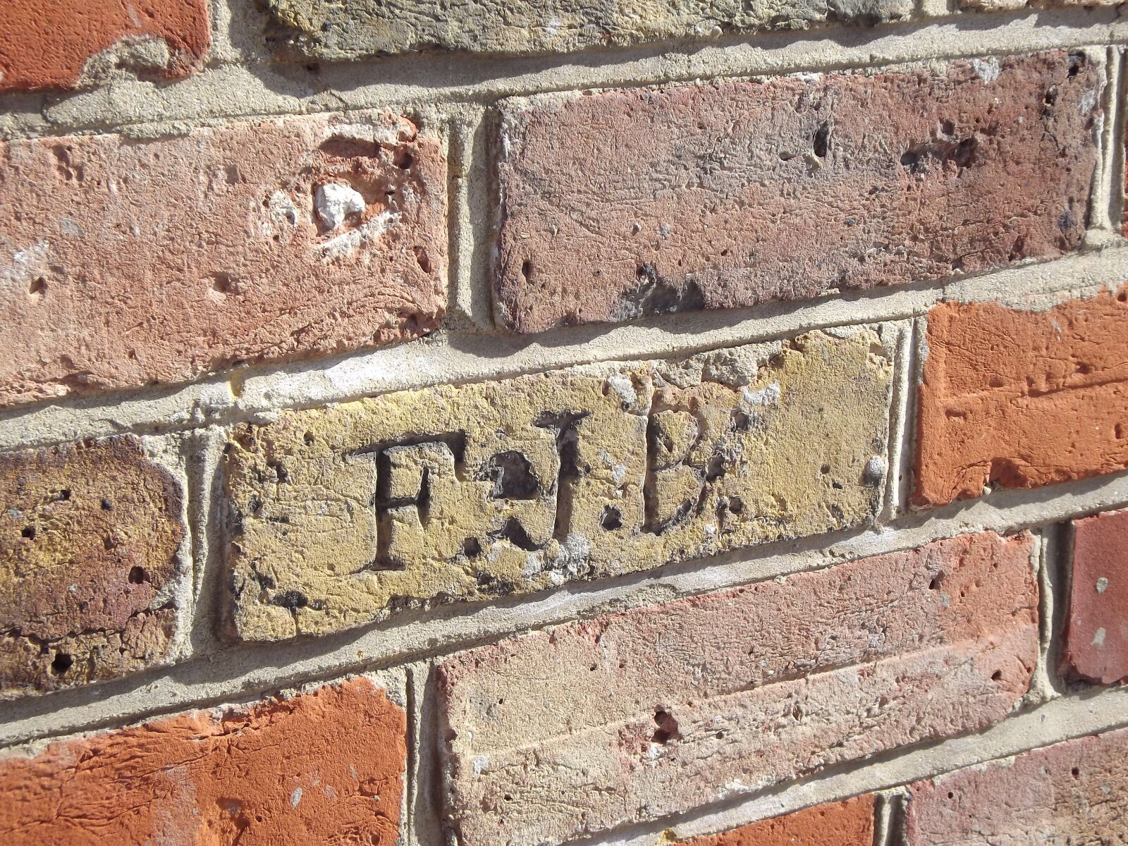 FujiFilm FinePix S4000 (FinePix S4050) sample photo. Brick, wall, graffiti photography