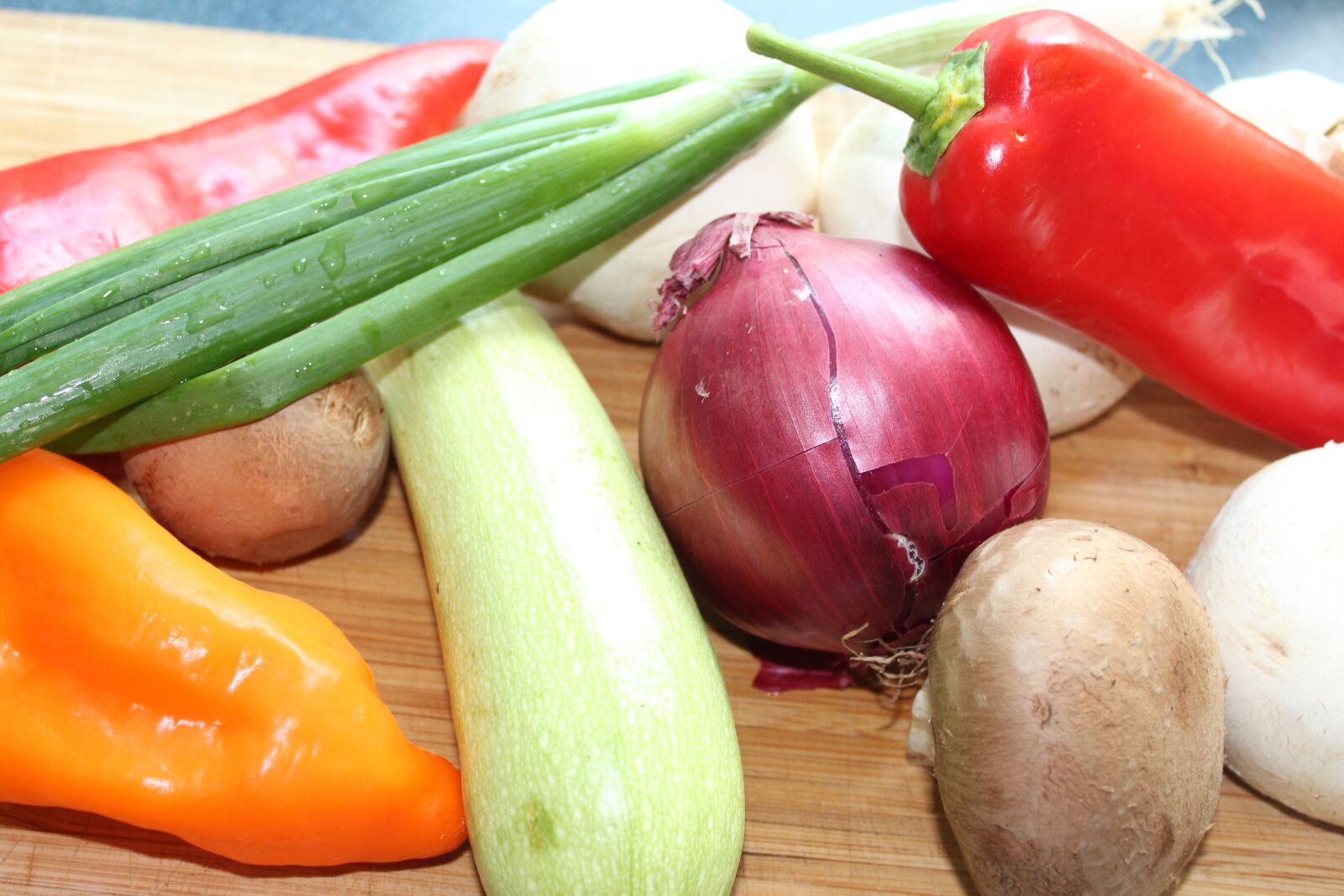 Canon EOS 1300D (EOS Rebel T6 / EOS Kiss X80) sample photo. Vegetables, cook, mushrooms photography