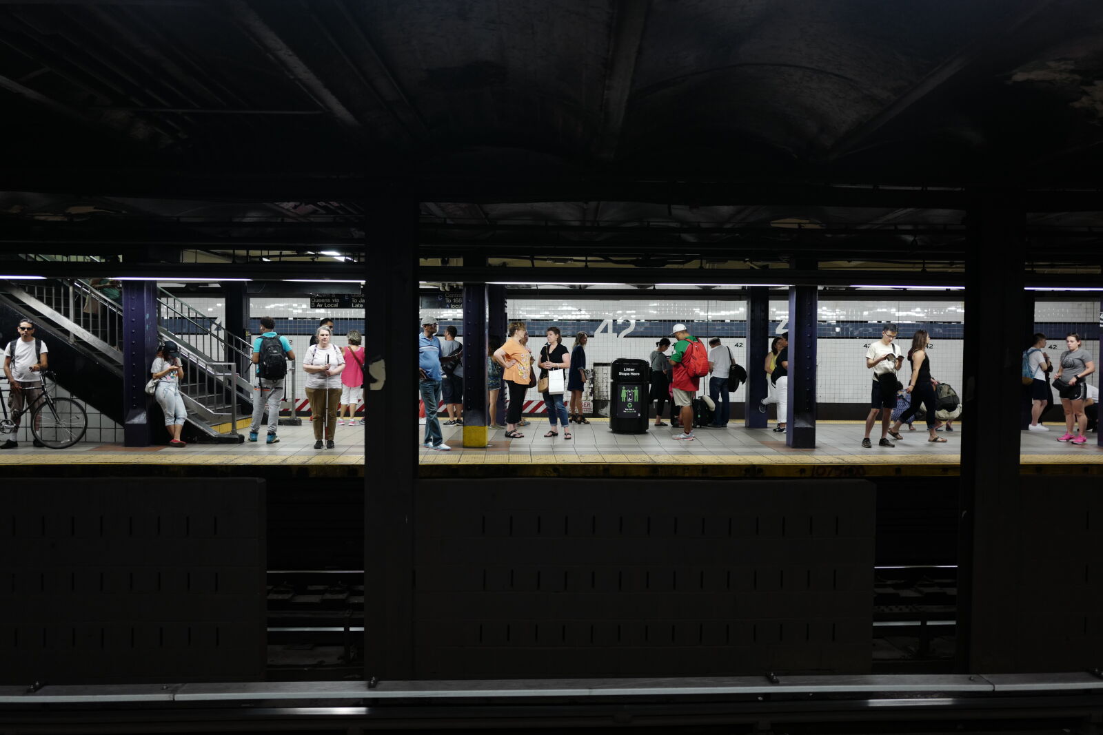 Leica Q (Typ 116) sample photo. Package, people, subway, waiting photography