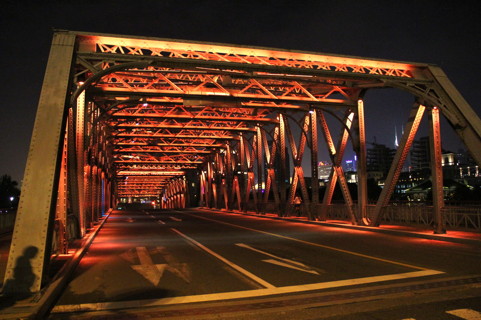 Canon EOS 550D (EOS Rebel T2i / EOS Kiss X4) + Canon EF-S 18-135mm F3.5-5.6 IS sample photo. Bridge, night, shanghai photography