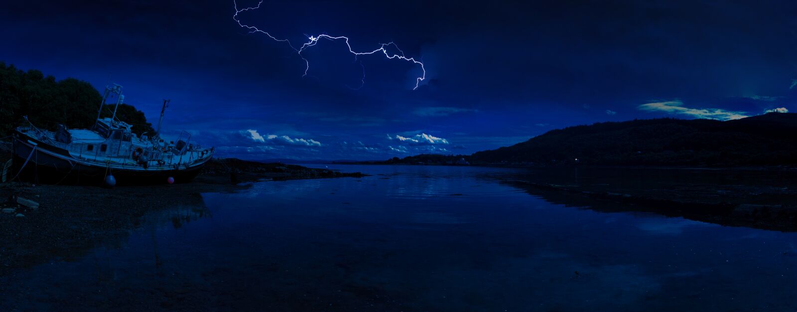 iPhone 5s back camera 4.15mm f/2.2 sample photo. Scotland, lightning, beach photography