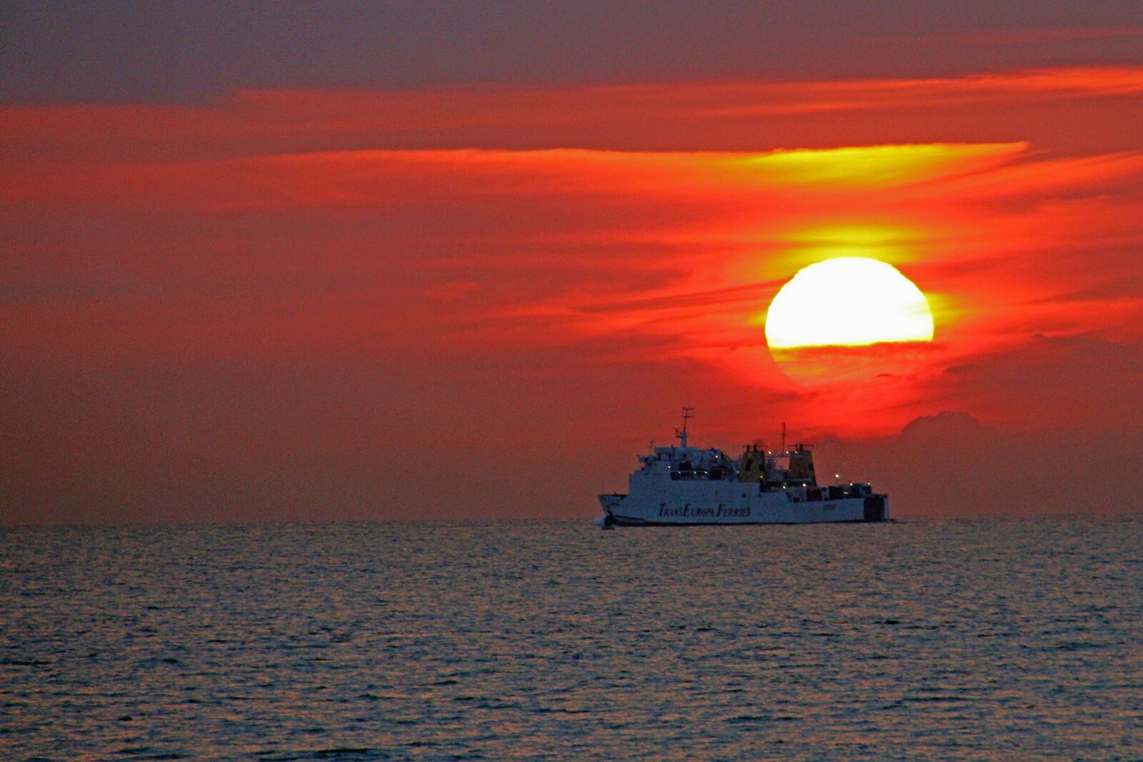Canon EOS 450D (EOS Rebel XSi / EOS Kiss X2) sample photo. Sea, sunset, water photography