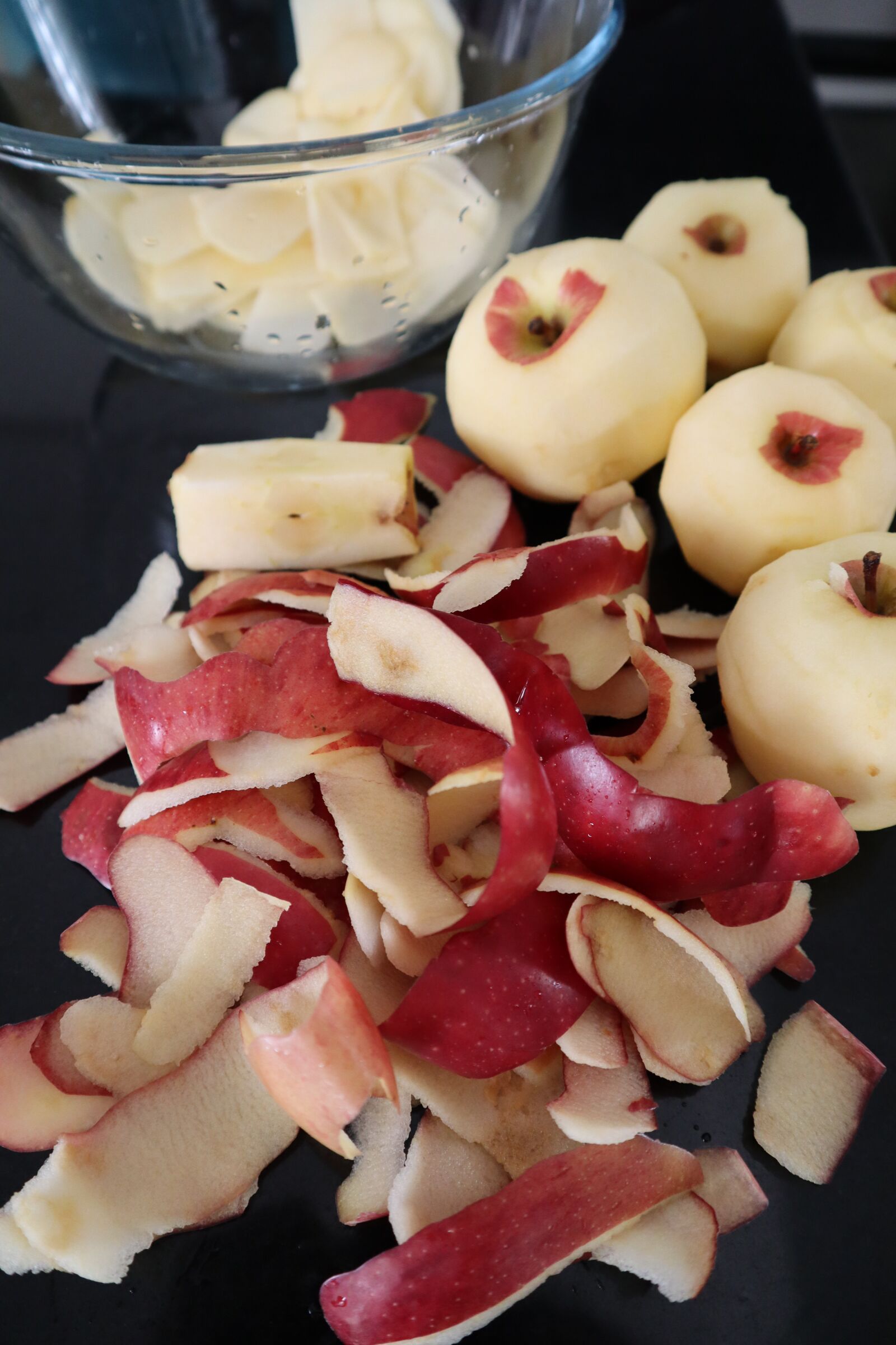 Canon EOS M50 (EOS Kiss M) sample photo. Apple, fruit, peeling photography
