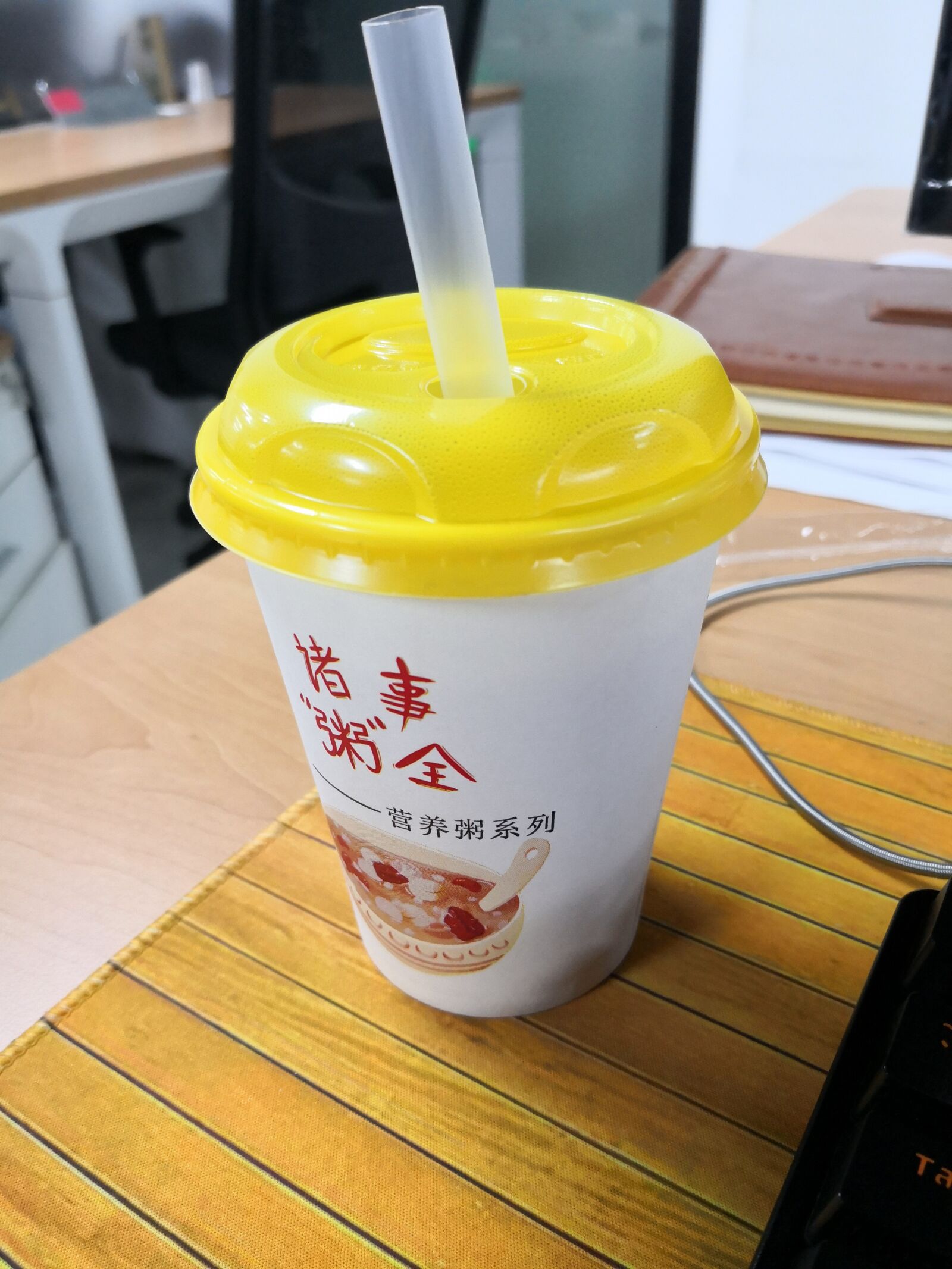 HUAWEI Mate 10 sample photo. Milk tea, tables, drinking photography