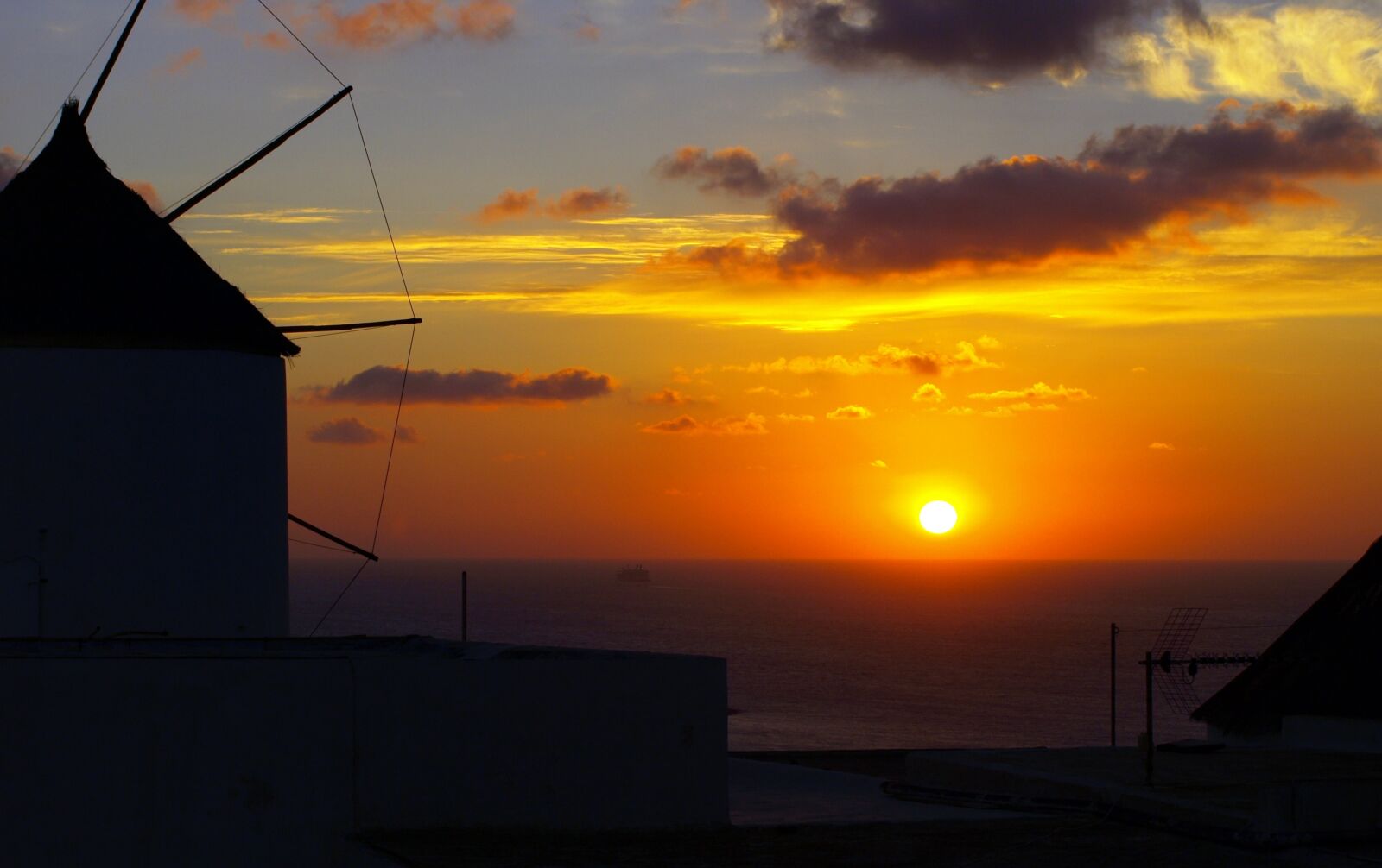 Olympus E-410 (EVOLT E-410) sample photo. Sunset, mill, natural photography