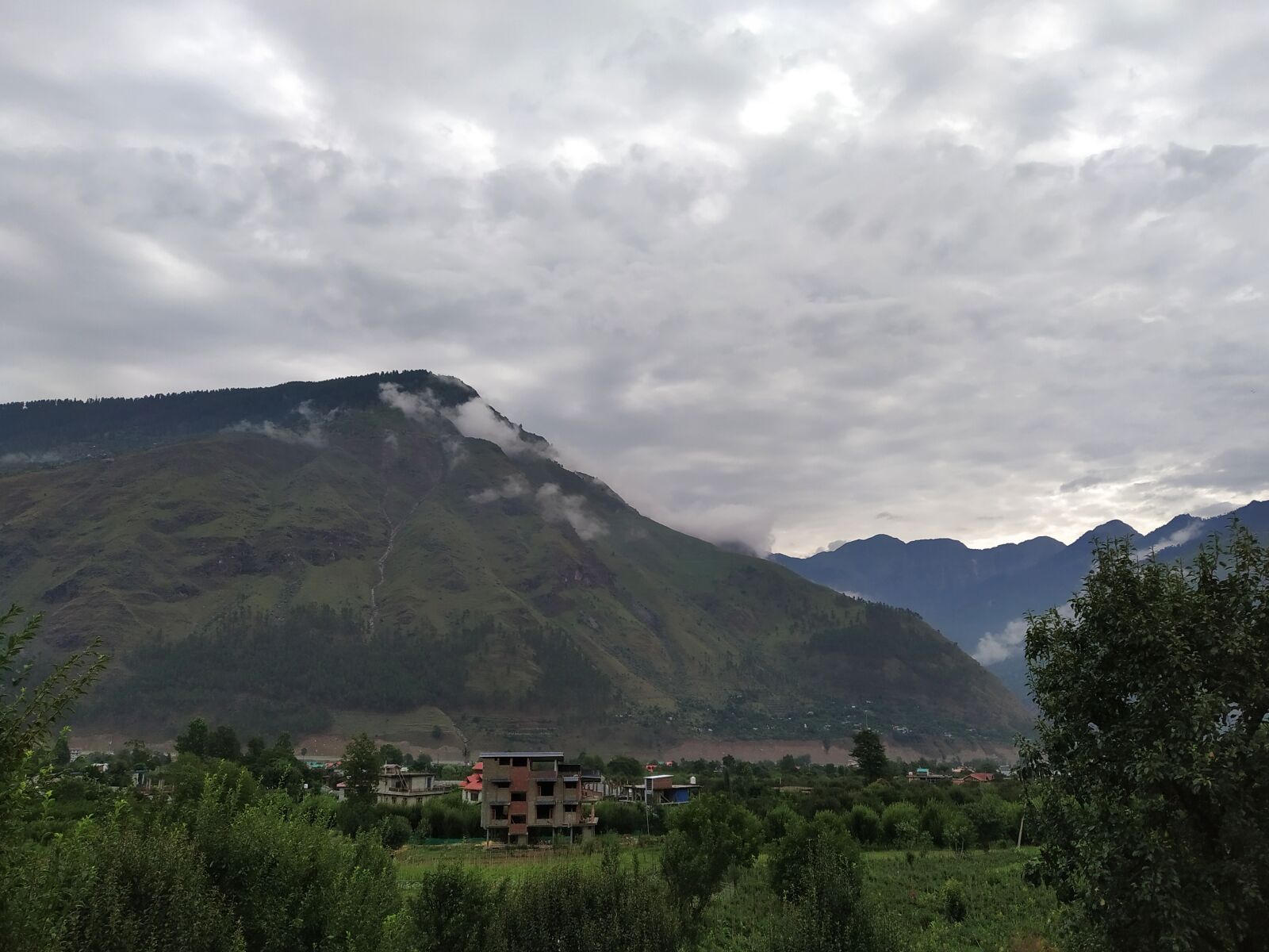 Xiaomi Redmi Note 7 sample photo. Cloudy, day, evening photography