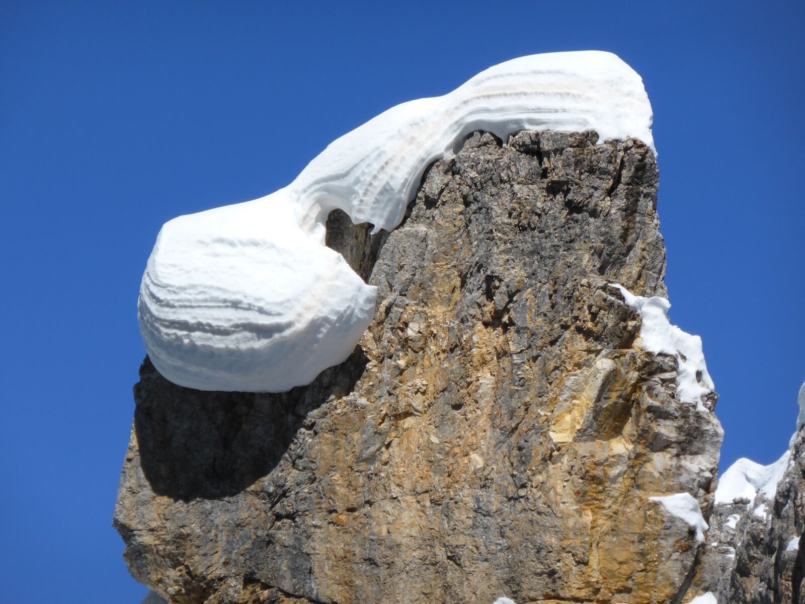 Panasonic Lumix DMC-ZS30 (Lumix DMC-TZ40) sample photo. Snow, rock, top photography