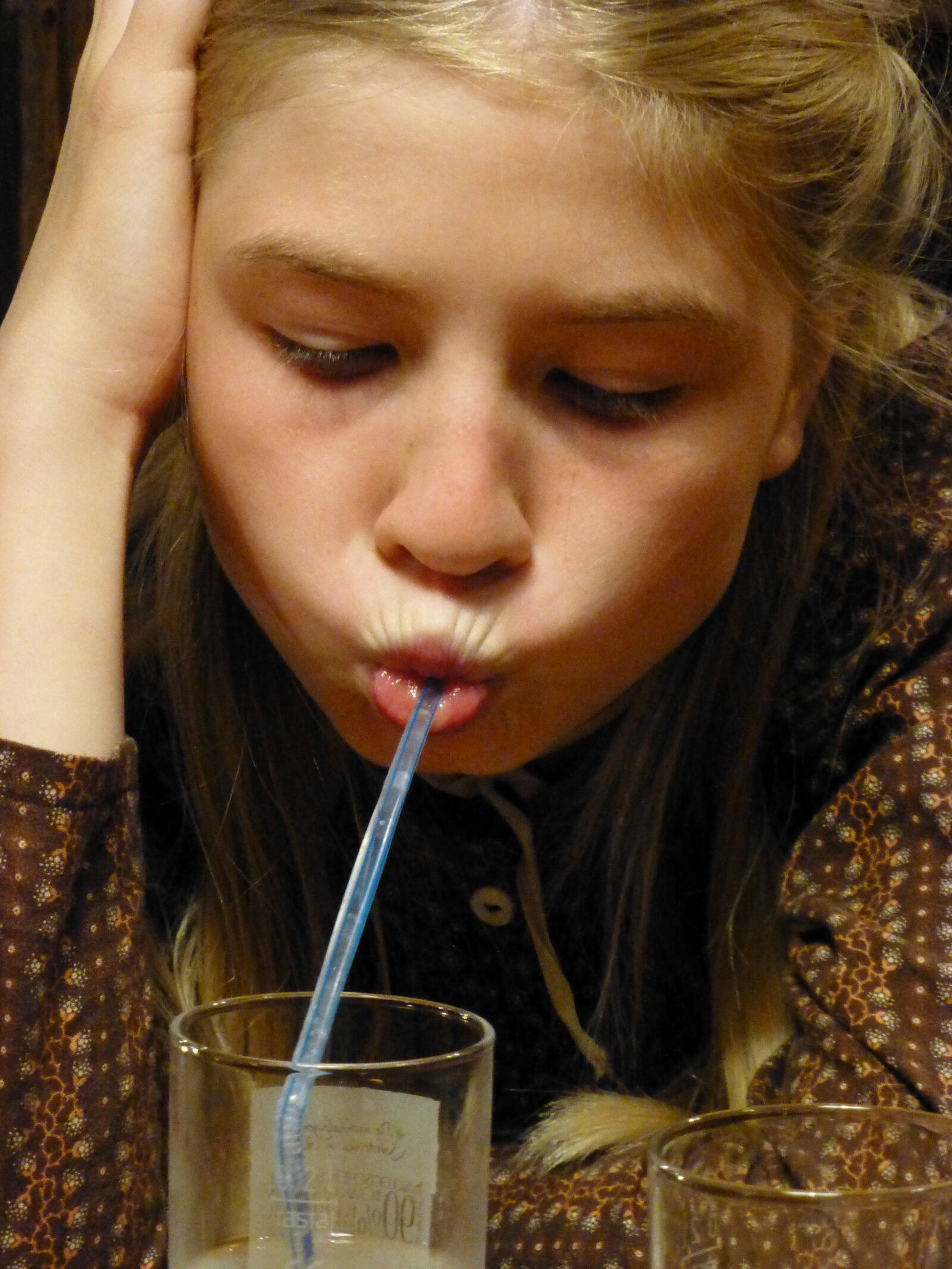 Panasonic DMC-TZ31 sample photo. Girl, drink, straw photography