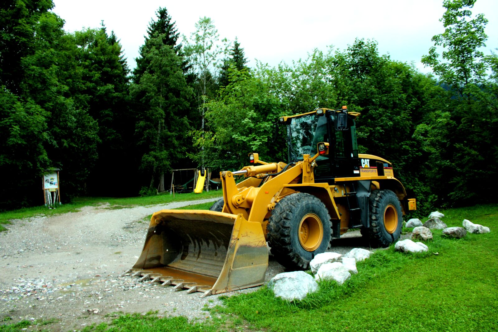 Canon EOS 2000D (EOS Rebel T7 / EOS Kiss X90 / EOS 1500D) sample photo. Wheel loader, cat, caterpillar photography