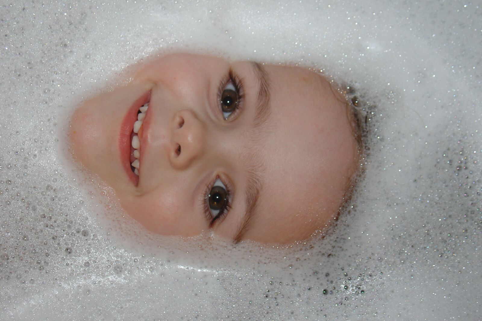 Sony DSC-V1 sample photo. Bath, face, bubbles photography