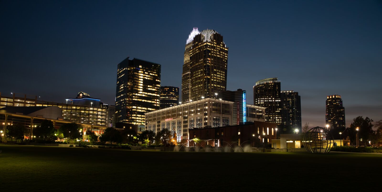 Canon EOS 5D Mark IV sample photo. Skyline, charlotte, downtown photography